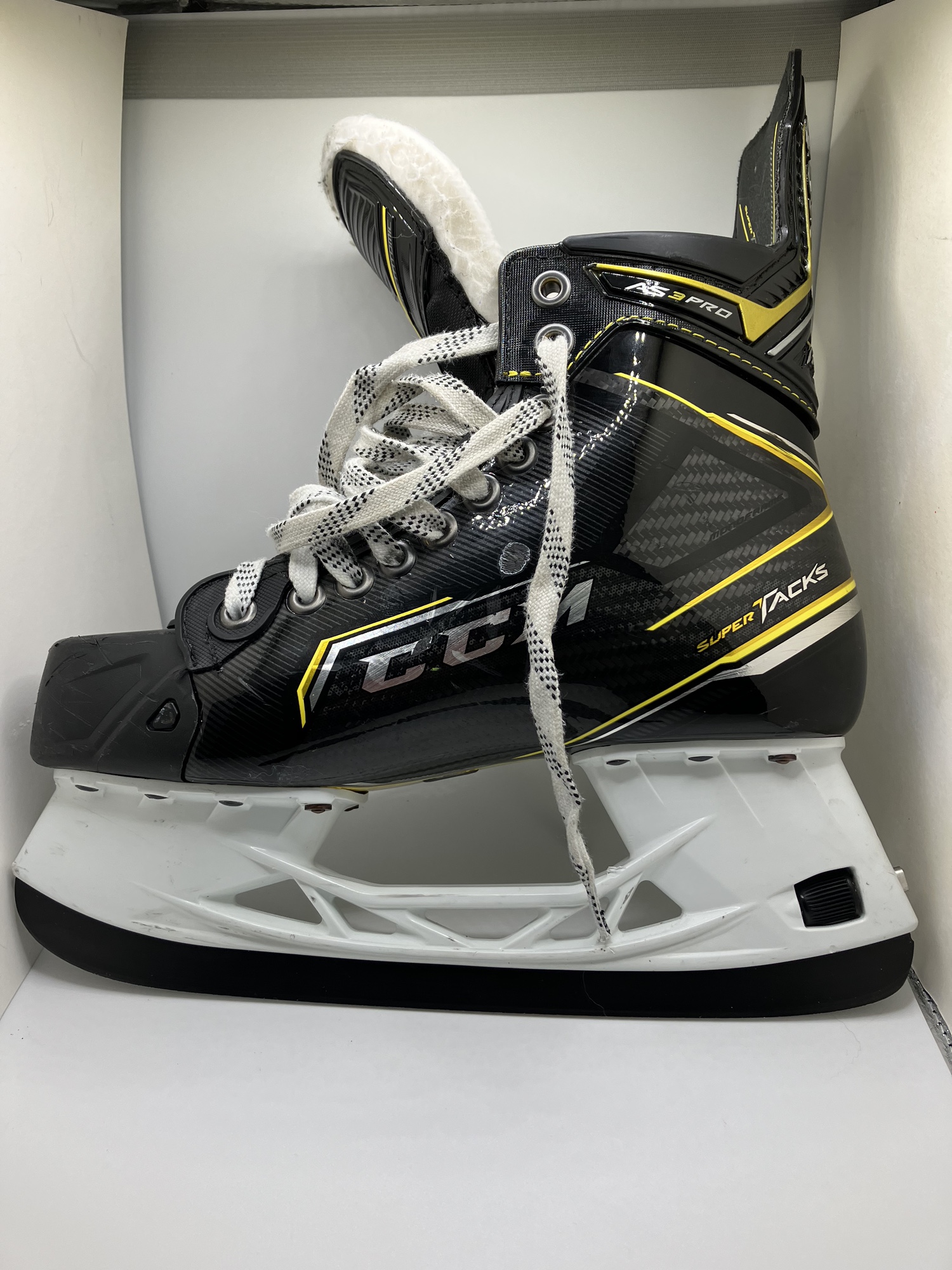 CCM Regular Pro Stock Size 6 Super Tacks AS3 Hockey Skates SidelineSwap