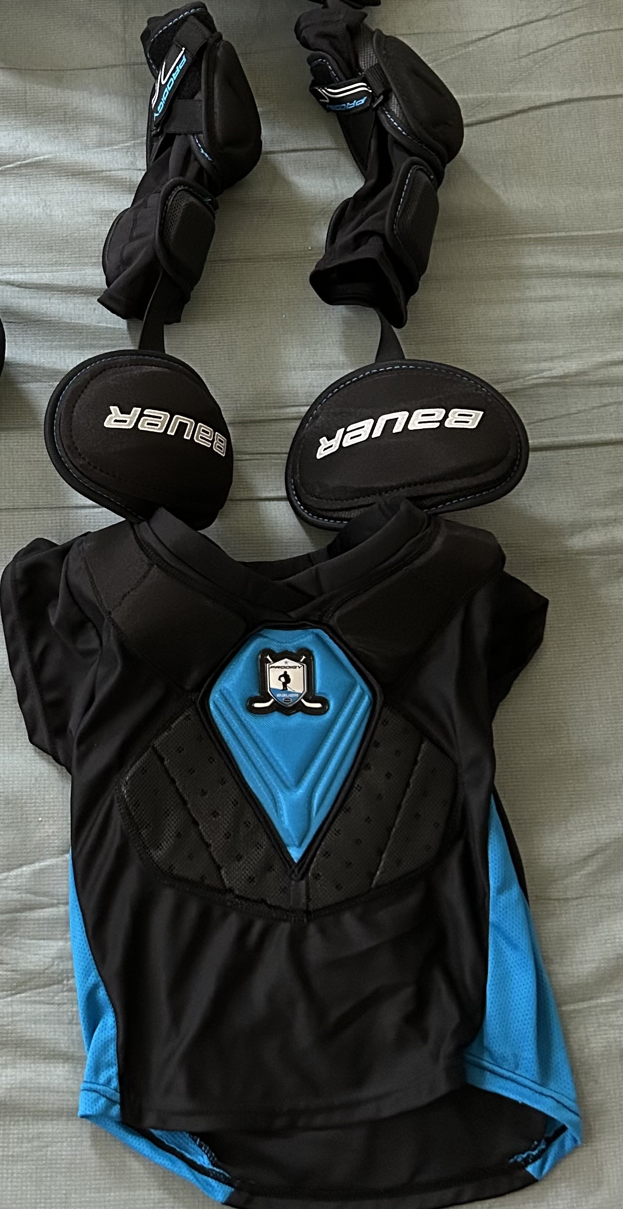 Youth Used Small Bauer Prodigy Shoulder Pads SidelineSwap