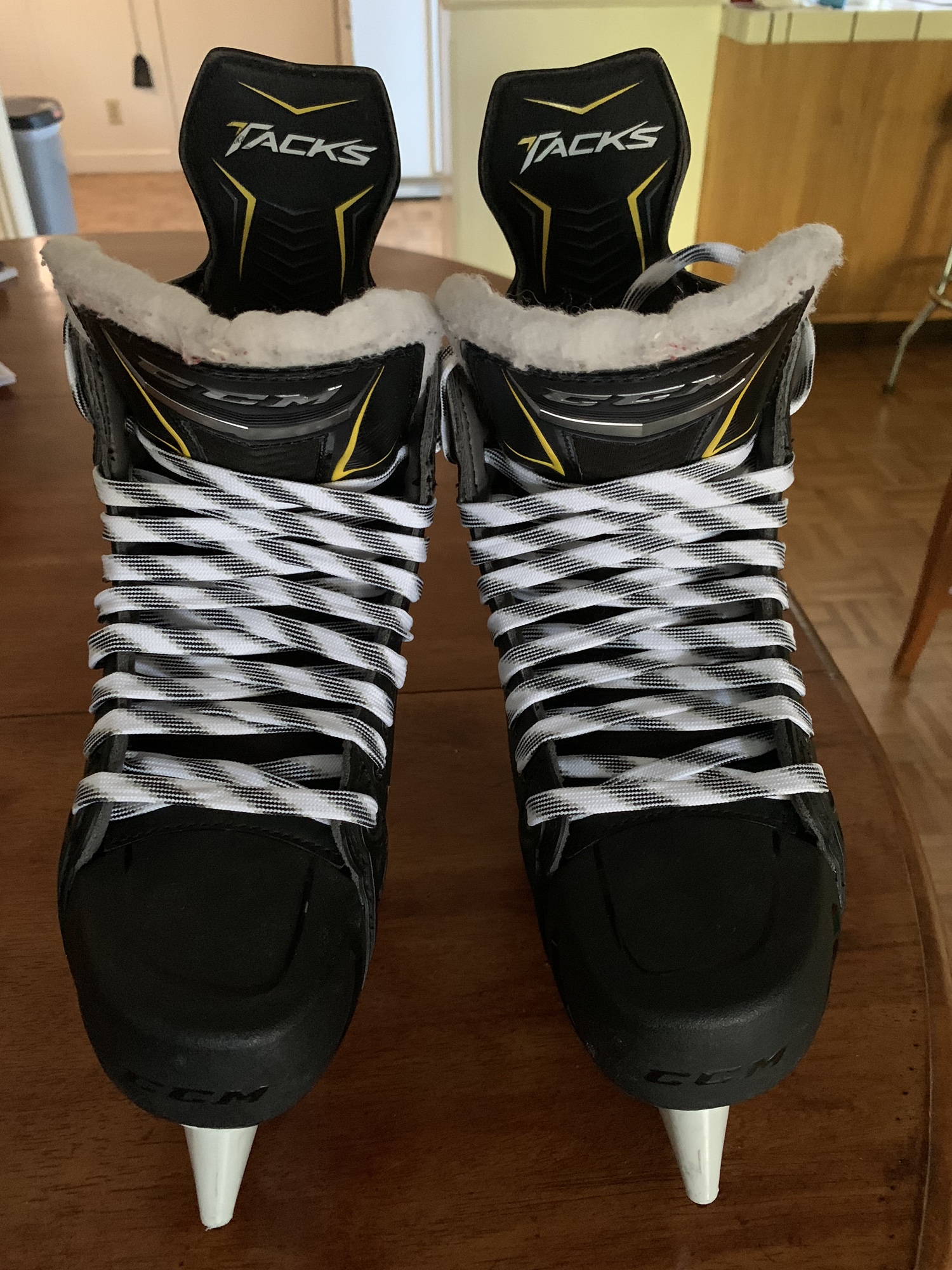 Used CCM Wide Width Size 8 Tacks 9090 Hockey Skates SidelineSwap