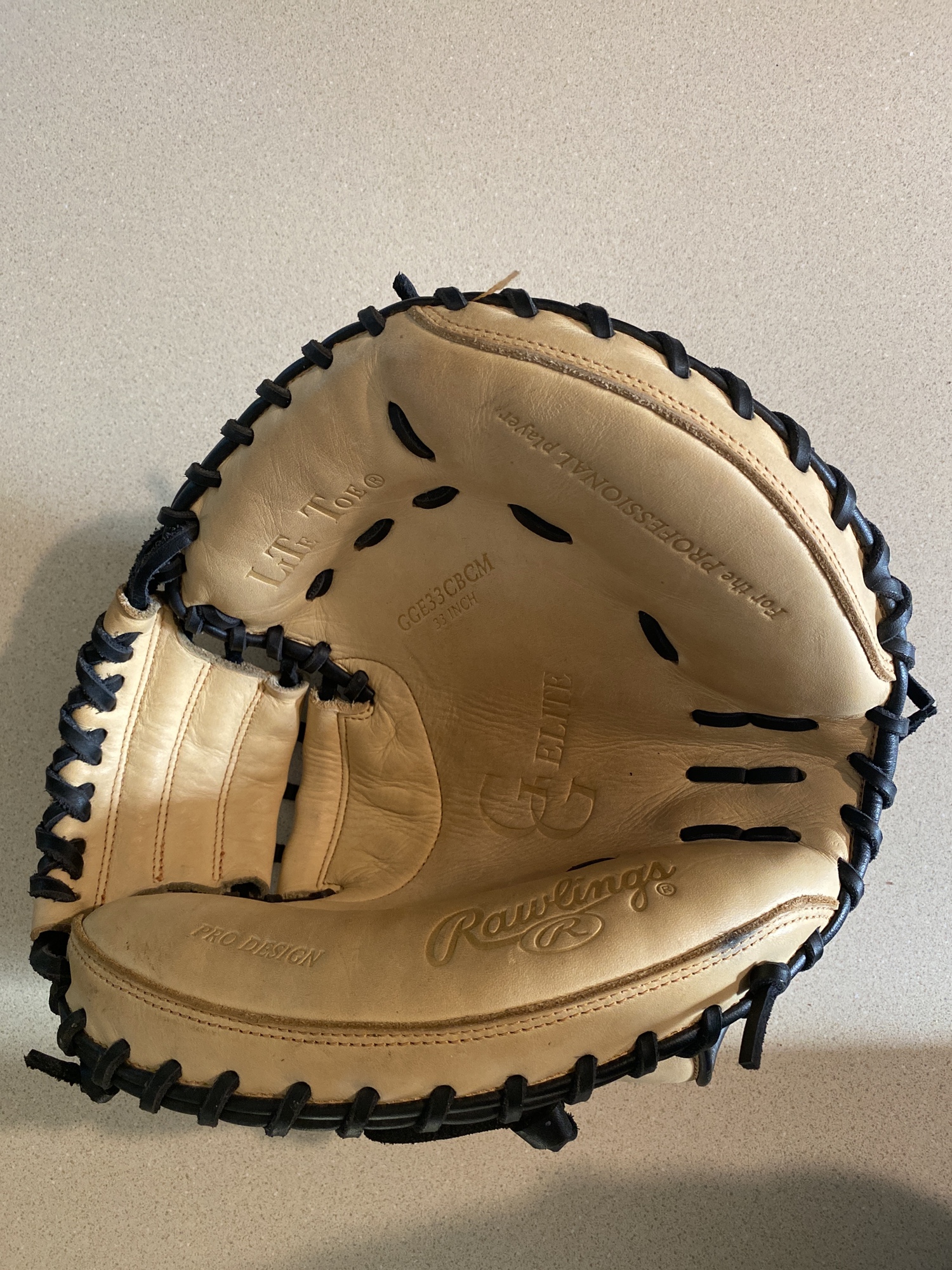 Right Hand Throw 33" Gg elite Catcher's Glove SidelineSwap