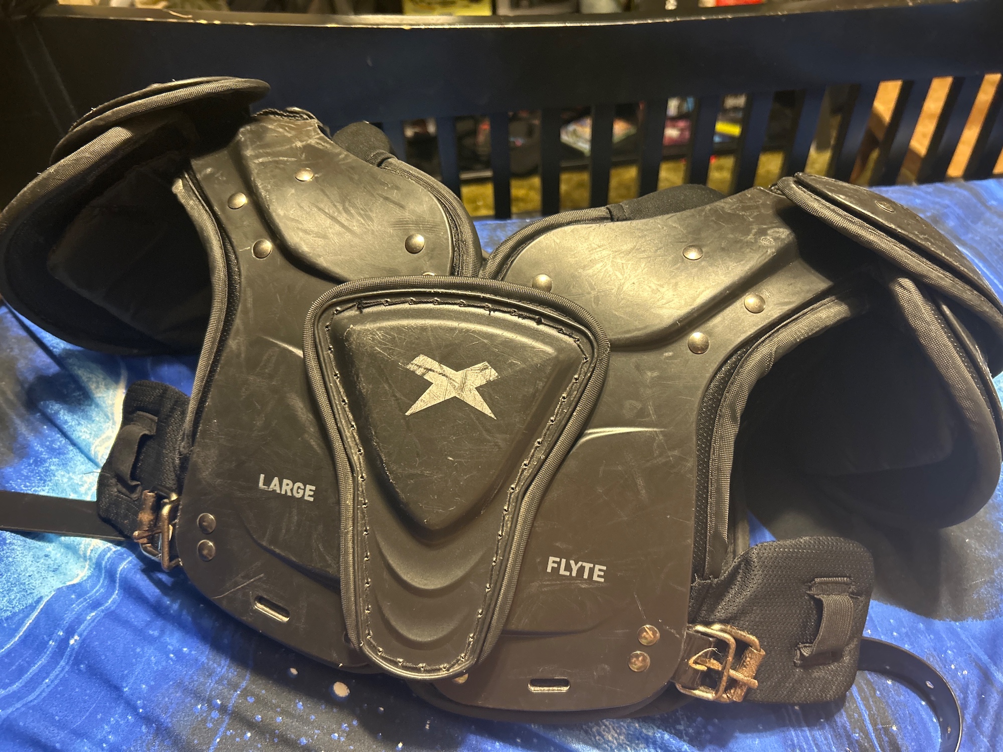Youth Large Xenith Shoulder Pads SidelineSwap