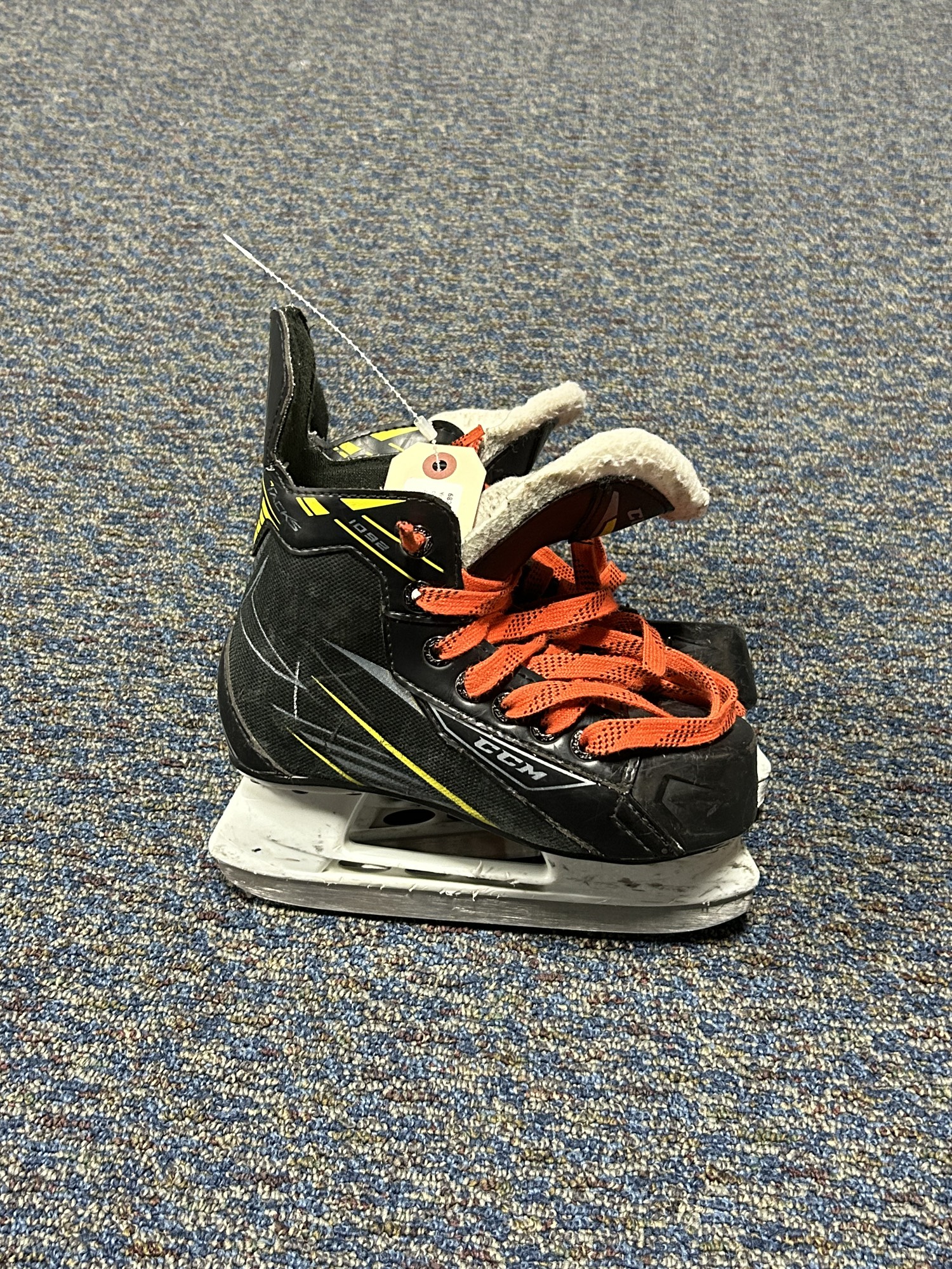 Youth Used CCM Tacks 1092 Hockey Skates D&R (Regular) 13Y SidelineSwap