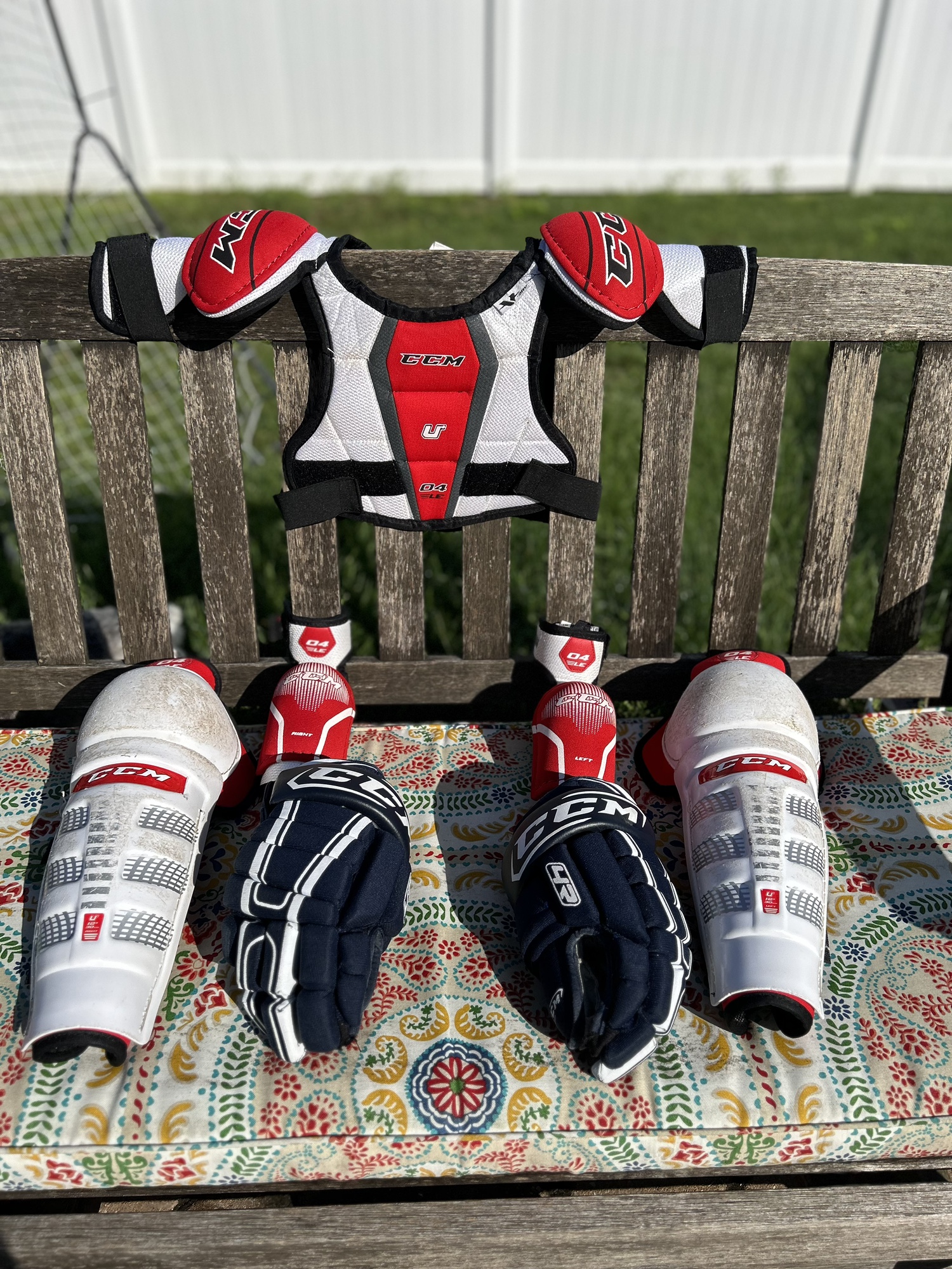 Junior Ccm 04 LE Hockey equipment SidelineSwap