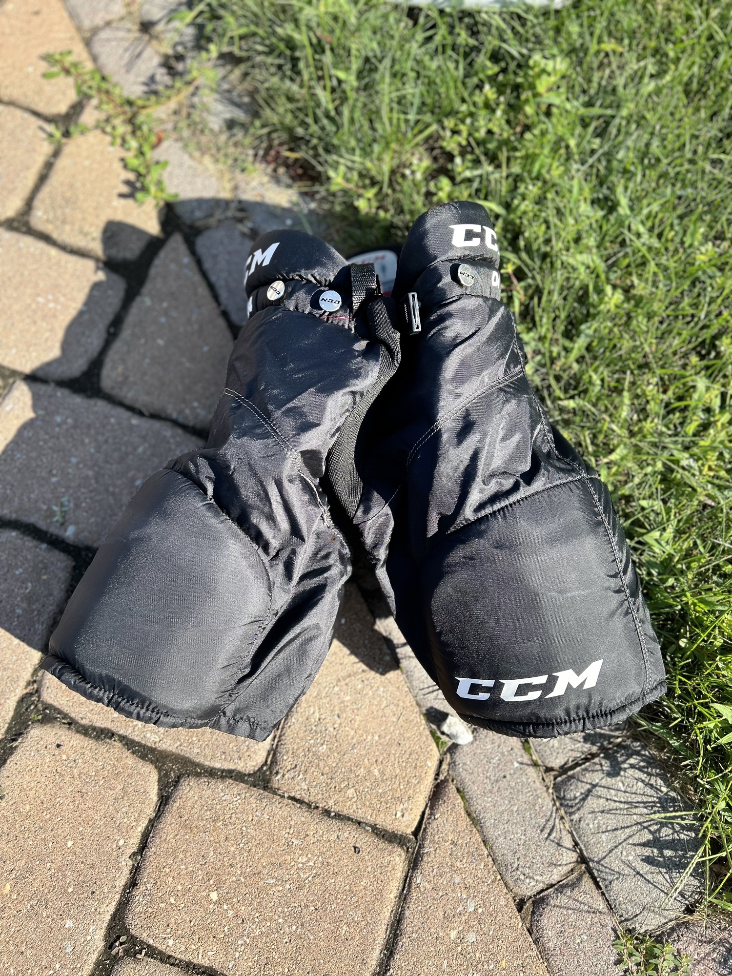 Junior Ccm 04 LE Hockey equipment SidelineSwap