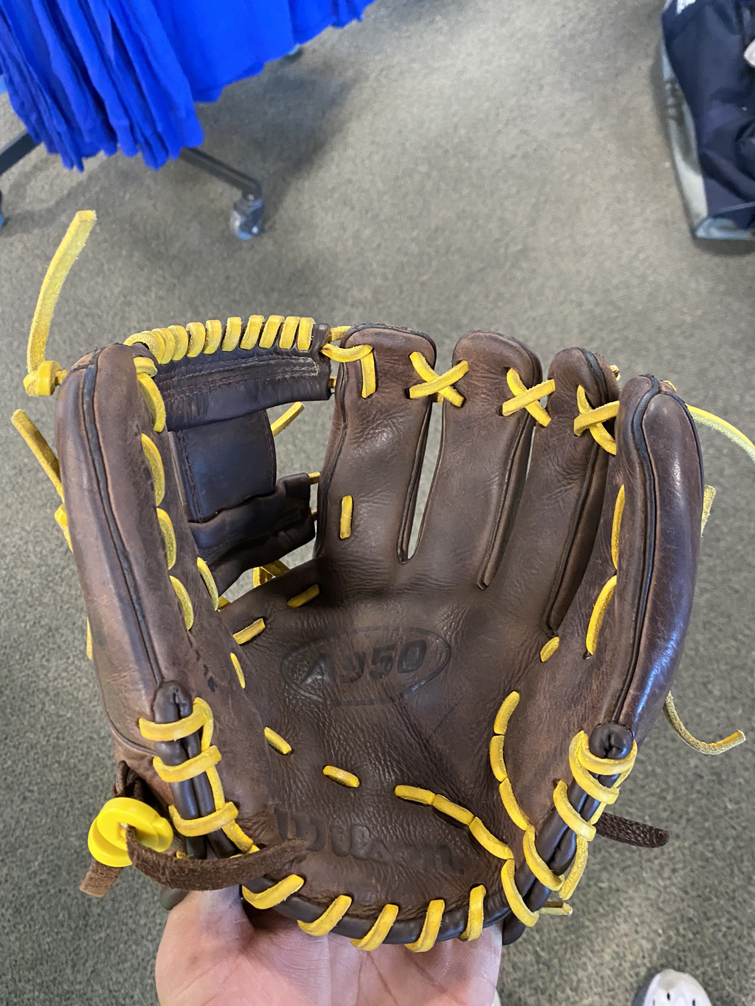 Used Wilson A950 Right Hand Throw Infield Baseball Glove 11.5