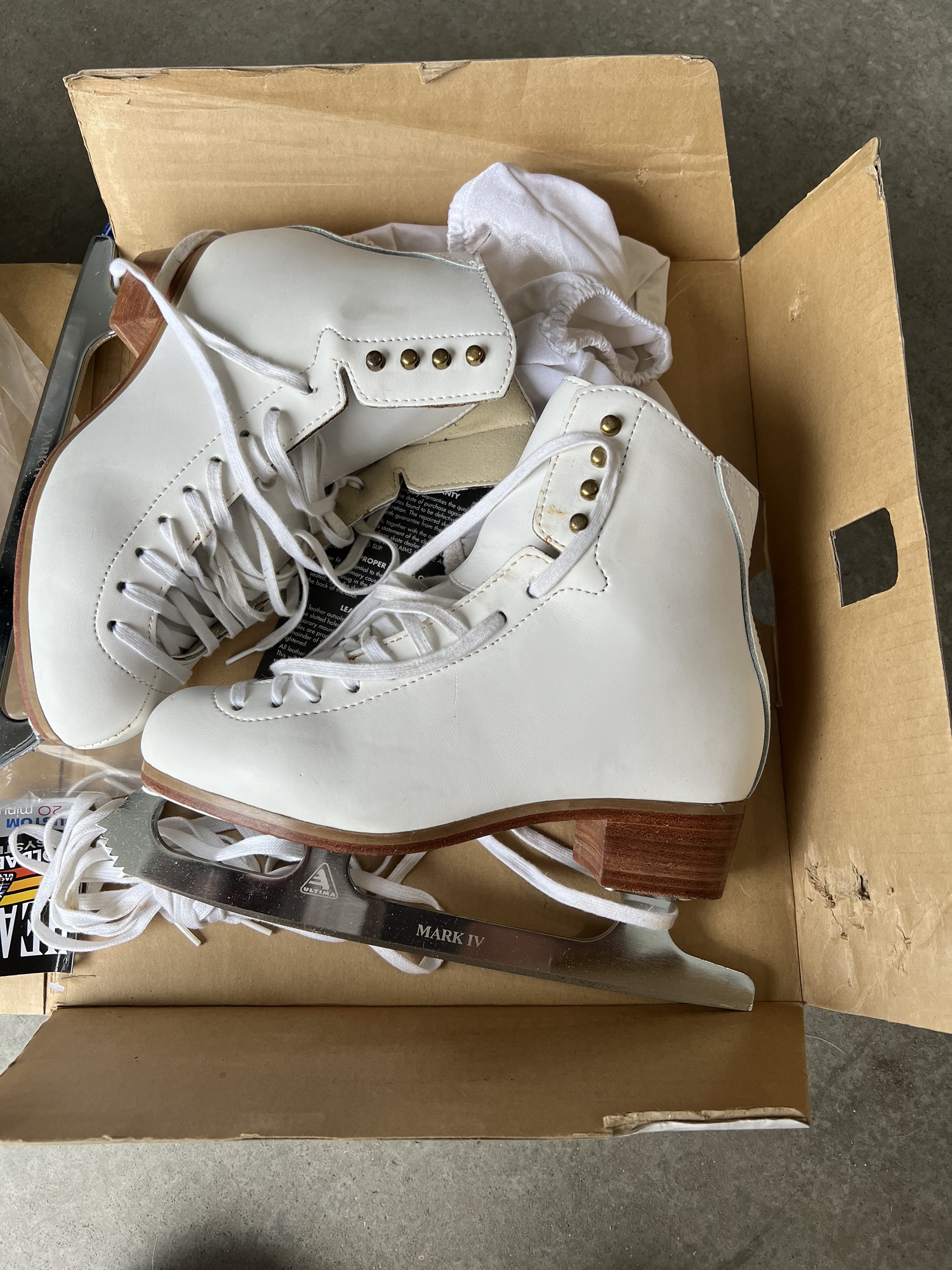 Jackson Figure Skate SidelineSwap