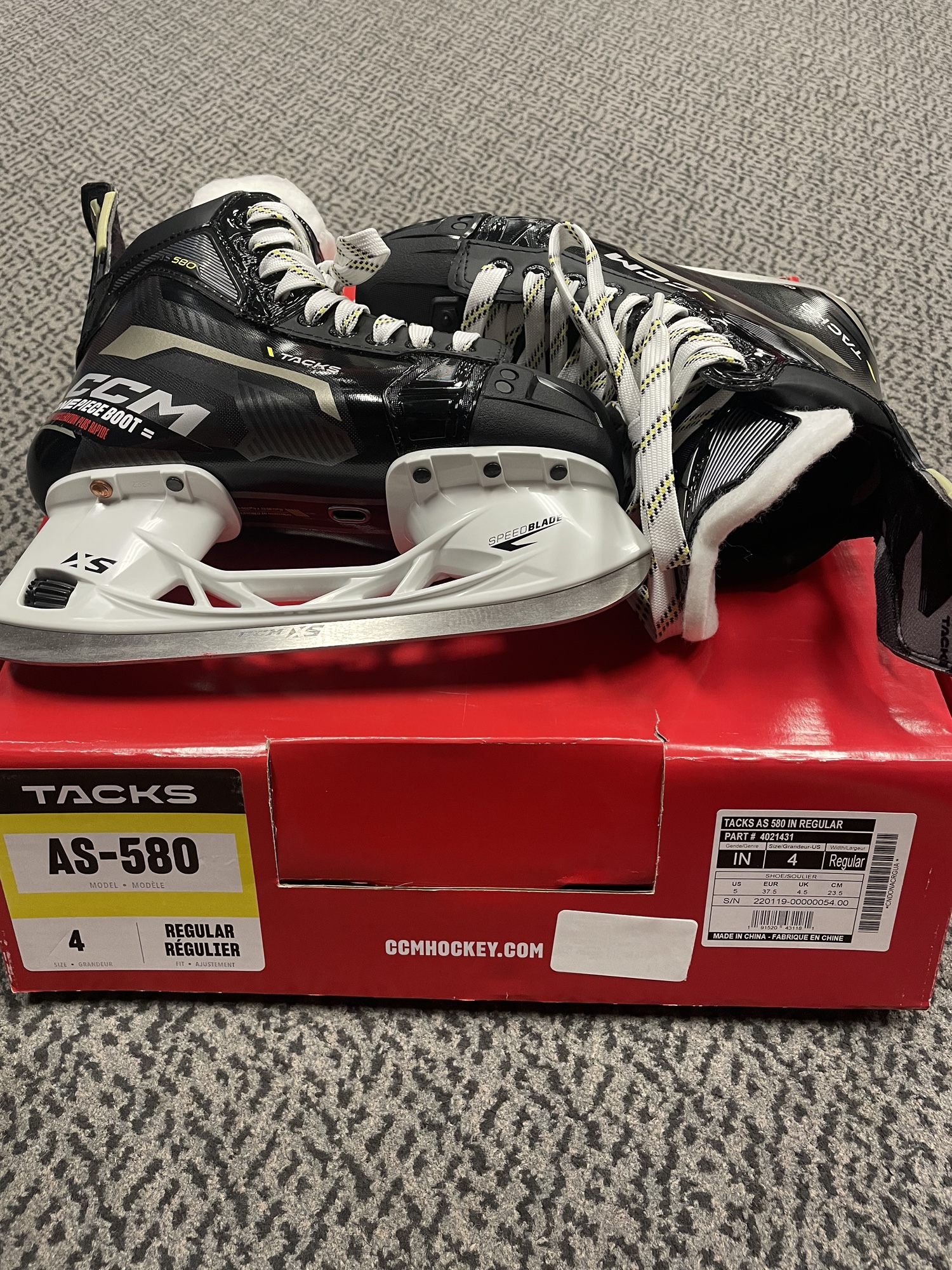 CCM Tacks AS580 Size 4 Regular width skates SidelineSwap