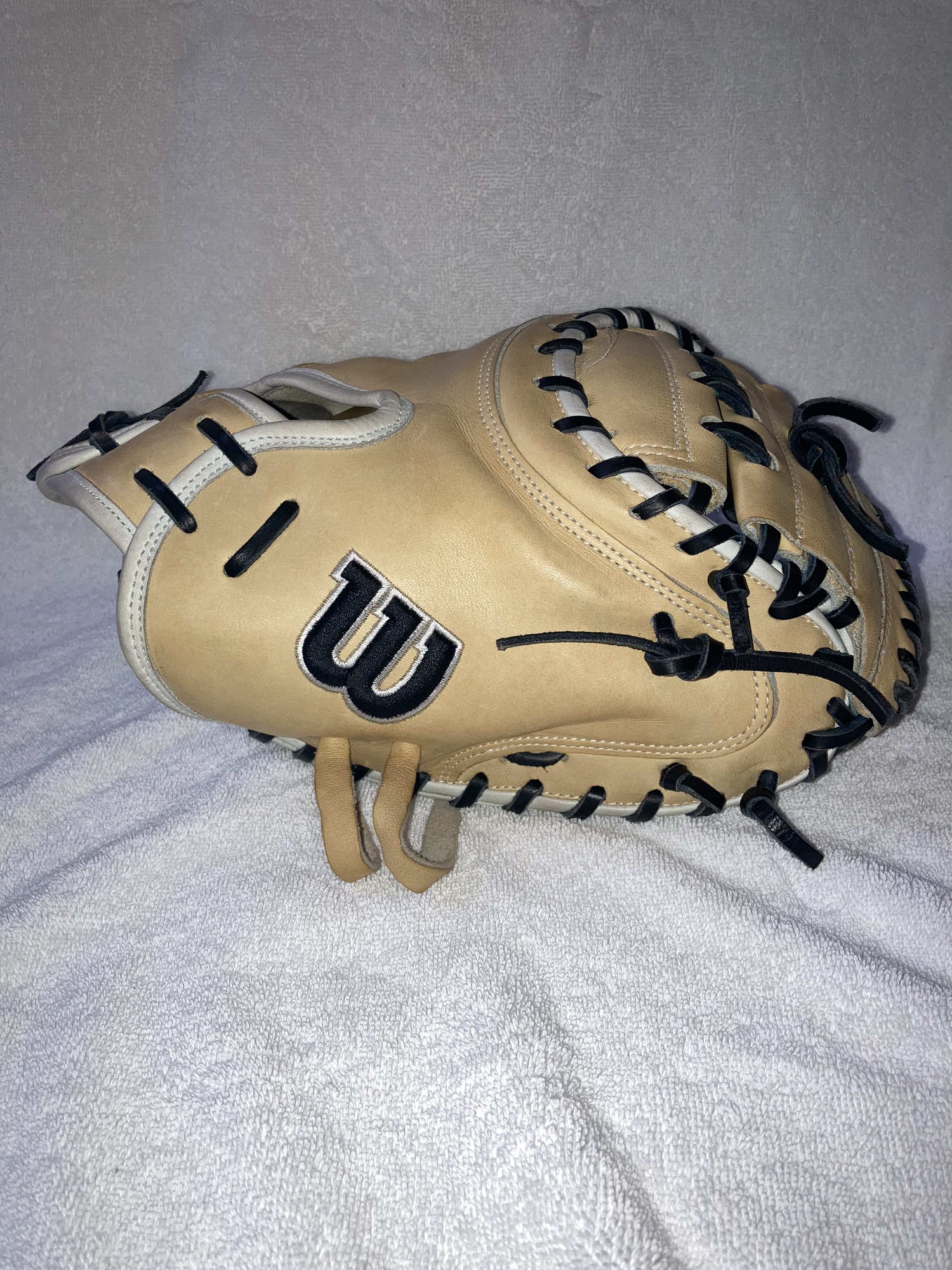 Wilson A2000 33 Inch Series CM33 Catcher's Mitt Used GREAT CONDITION