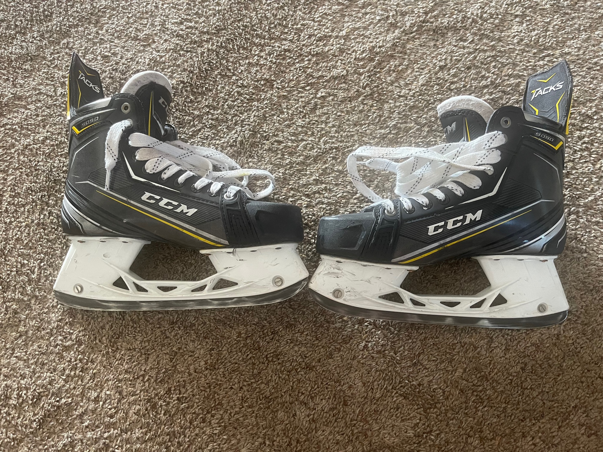 Used CCM Regular Width Size 9 Tacks 9090 Hockey Skates SidelineSwap
