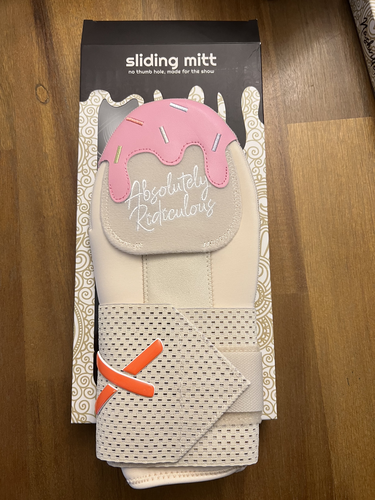Absolutely Ridiculous sliding mitt Strawberry Ice Cream SidelineSwap