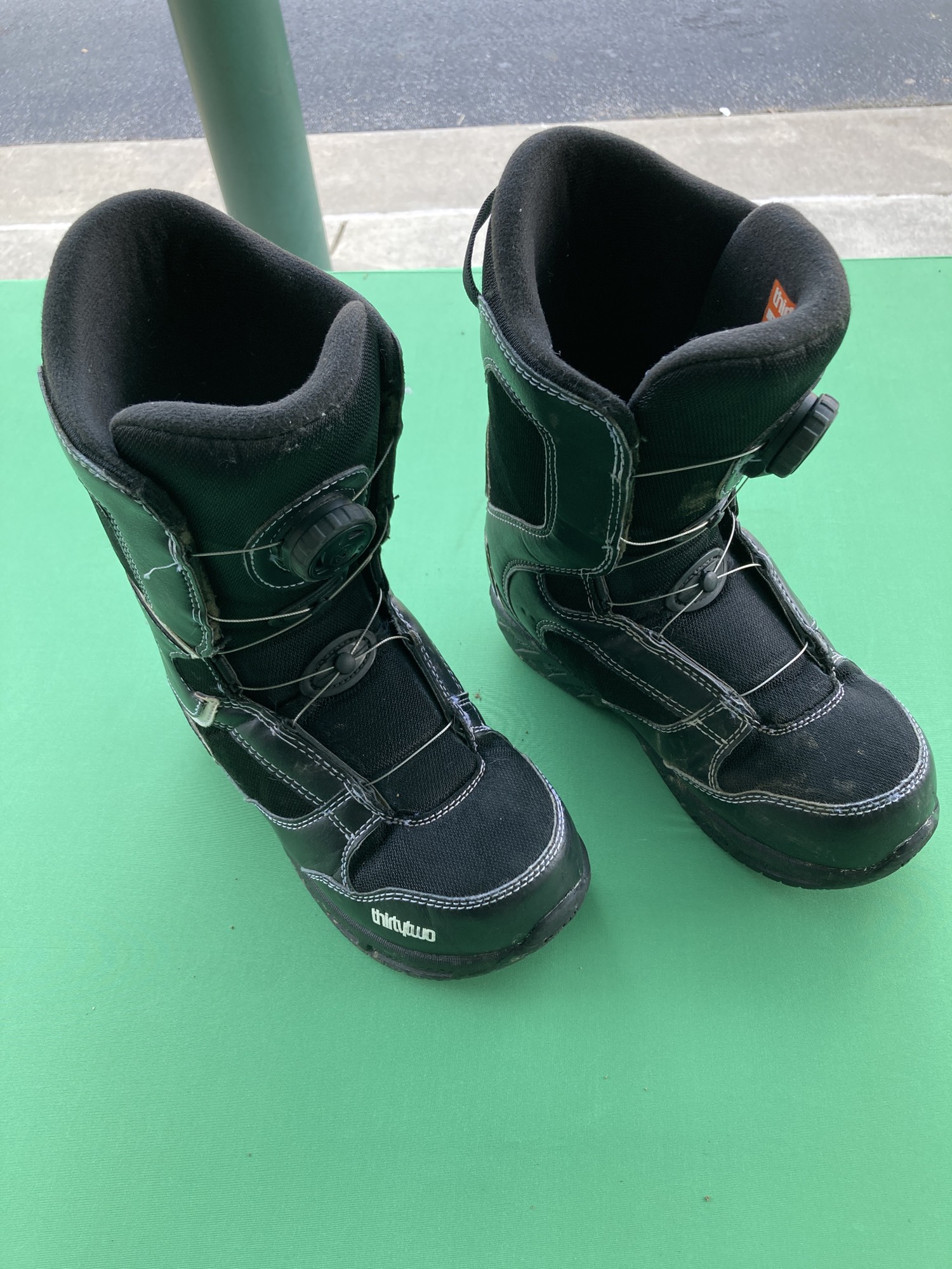 Used Kid's Men's 4.0 (W 5.0) Thirty Two Kids Boa Snowboard Boots