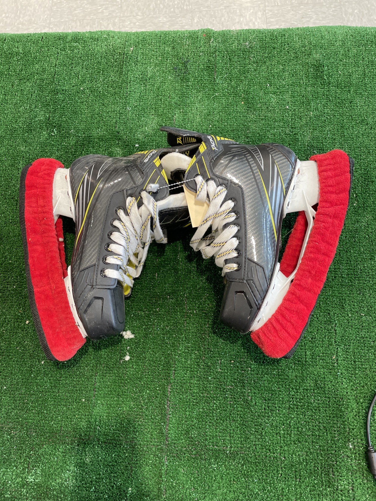 Junior Used CCM Tacks 4092 Hockey Skates 5.5 SidelineSwap
