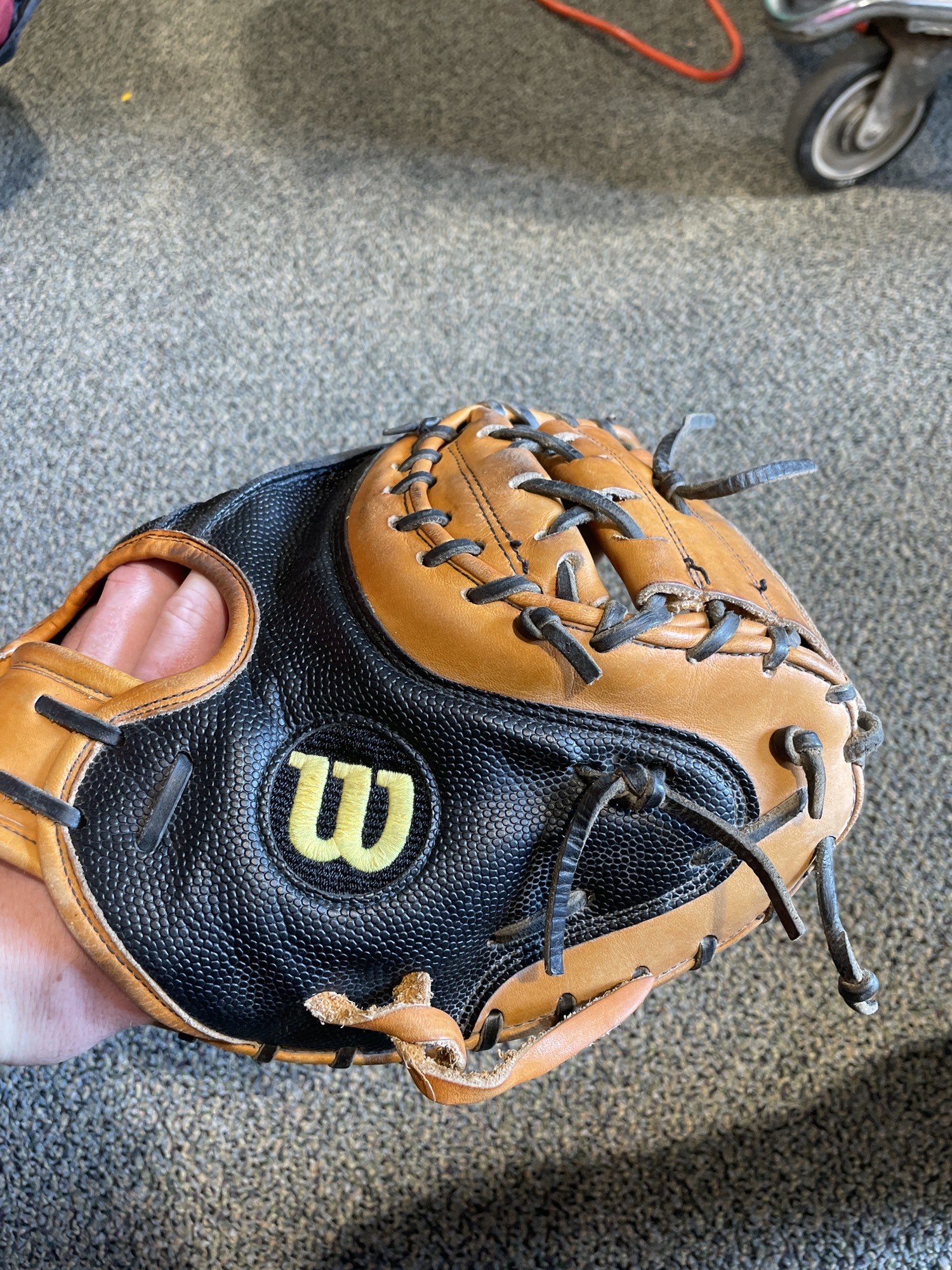 Used Wilson A2000 Super Skin Catchers Mitt 34" SidelineSwap