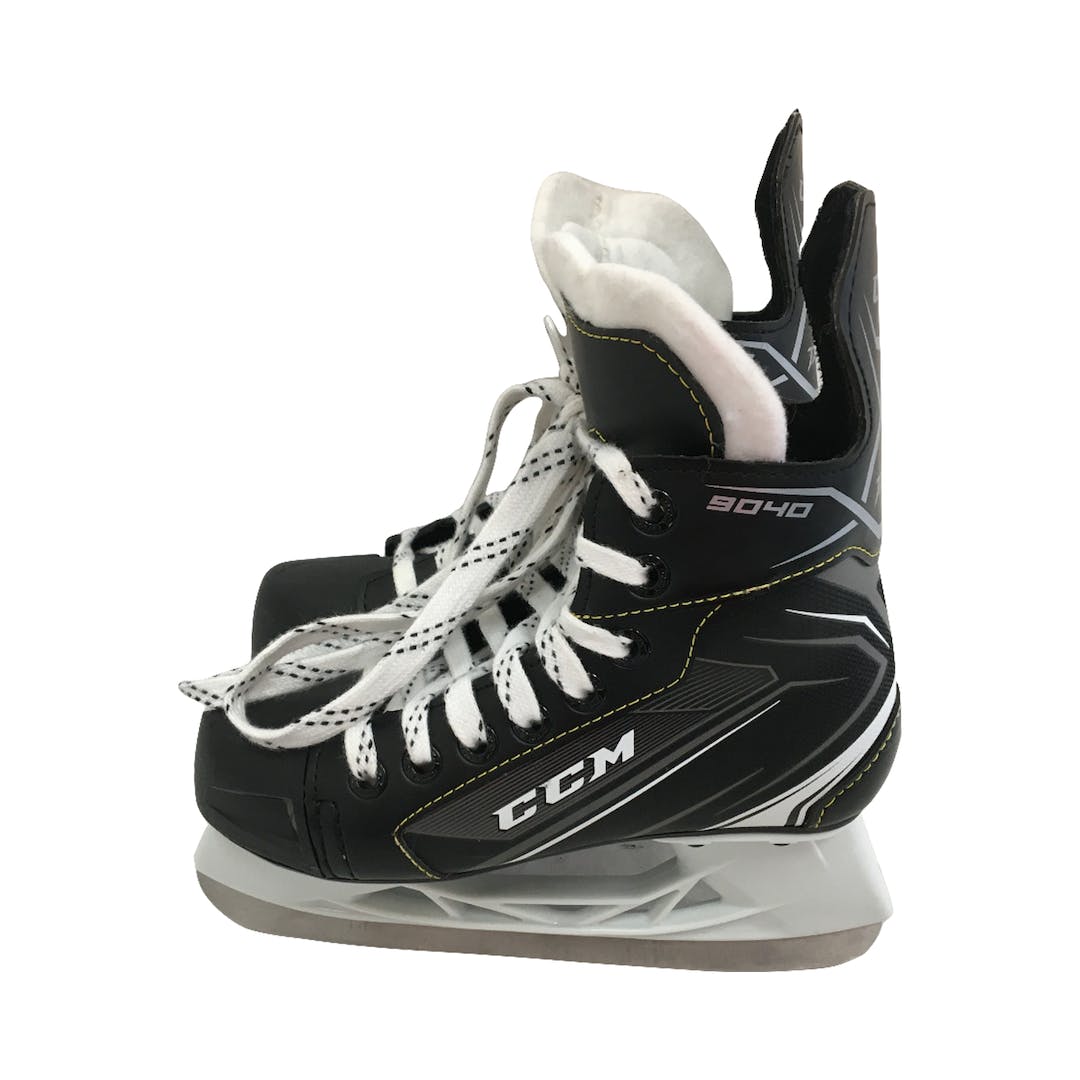 Used Ccm Tacks 9040 Junior 01 Ice Hockey Skates SidelineSwap