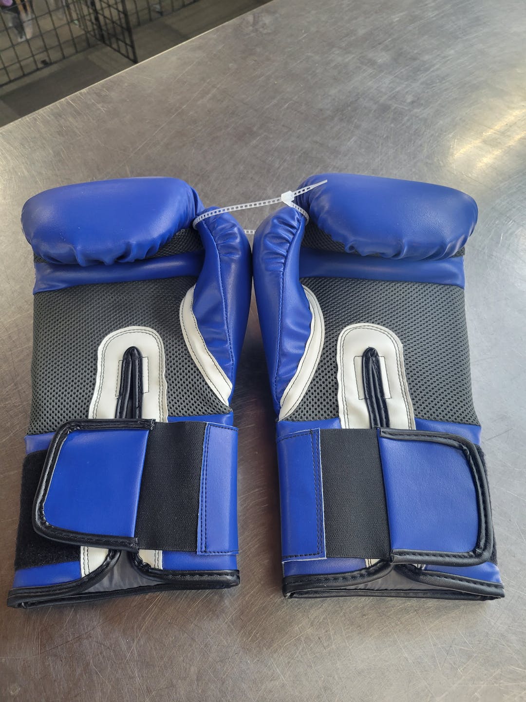 Used Everlast Md 16 Oz Boxing Gloves SidelineSwap
