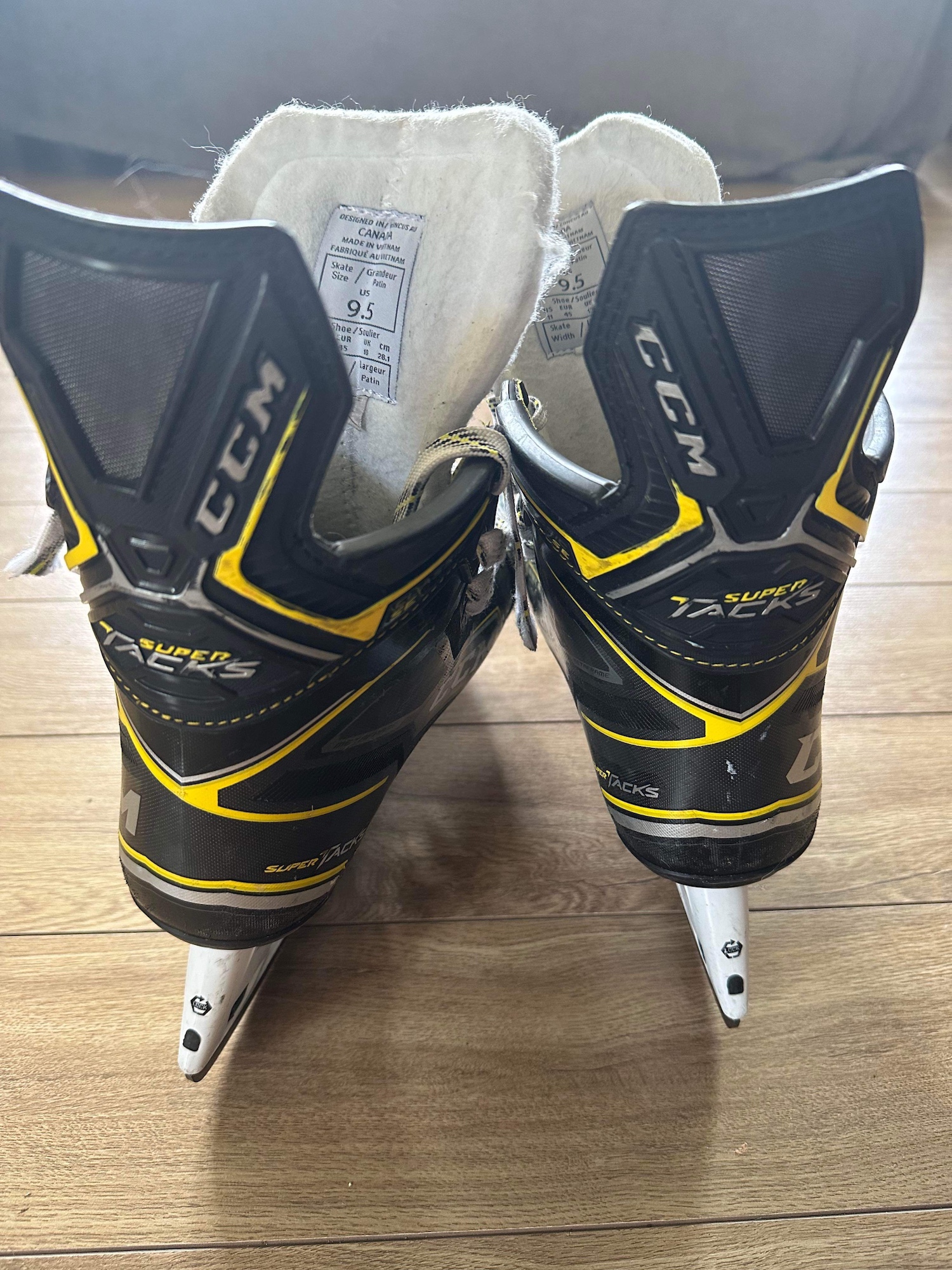 Ccm super tacks skate Classic se SidelineSwap