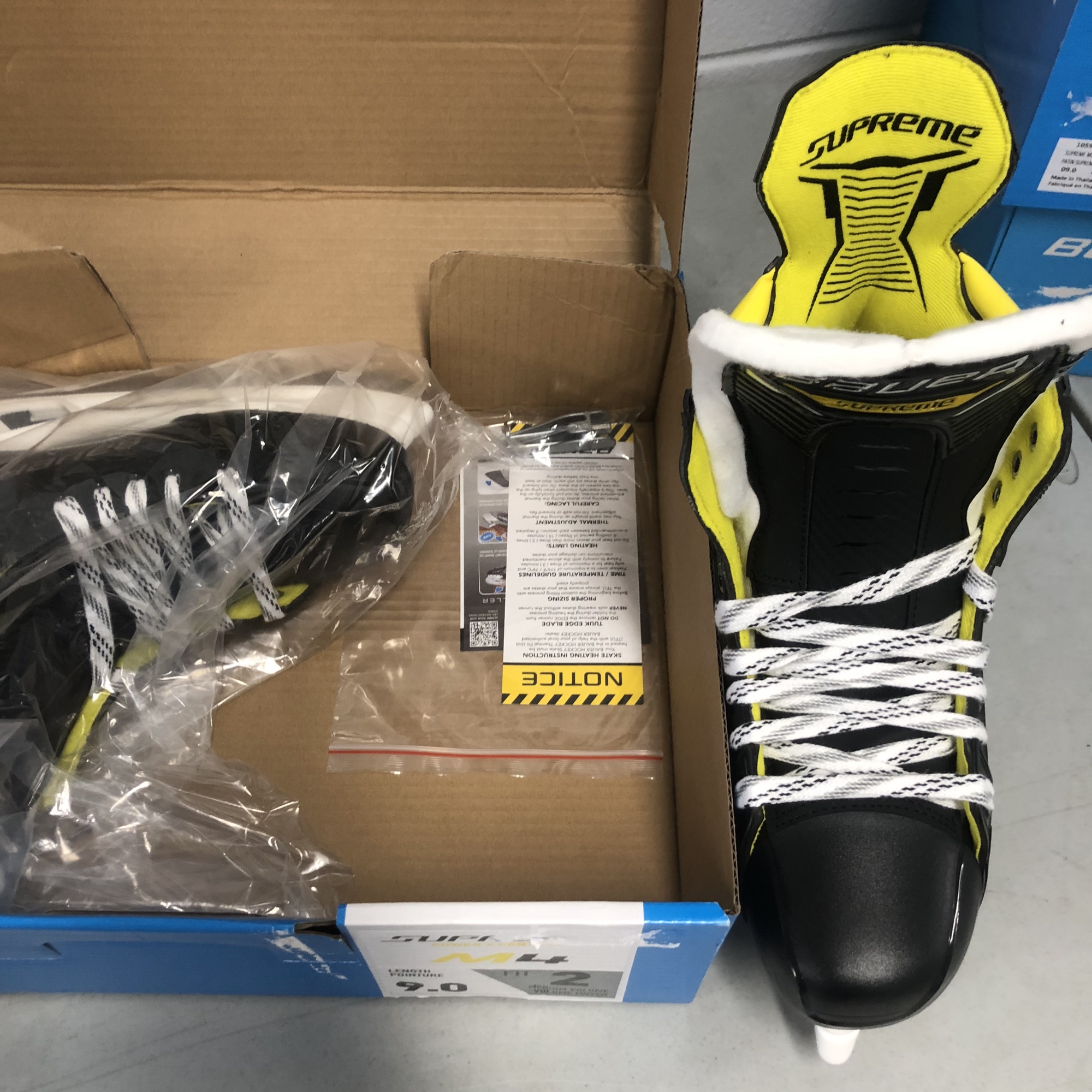 NEW Bauer Supreme M4 Senior size 9 hockey skates SidelineSwap