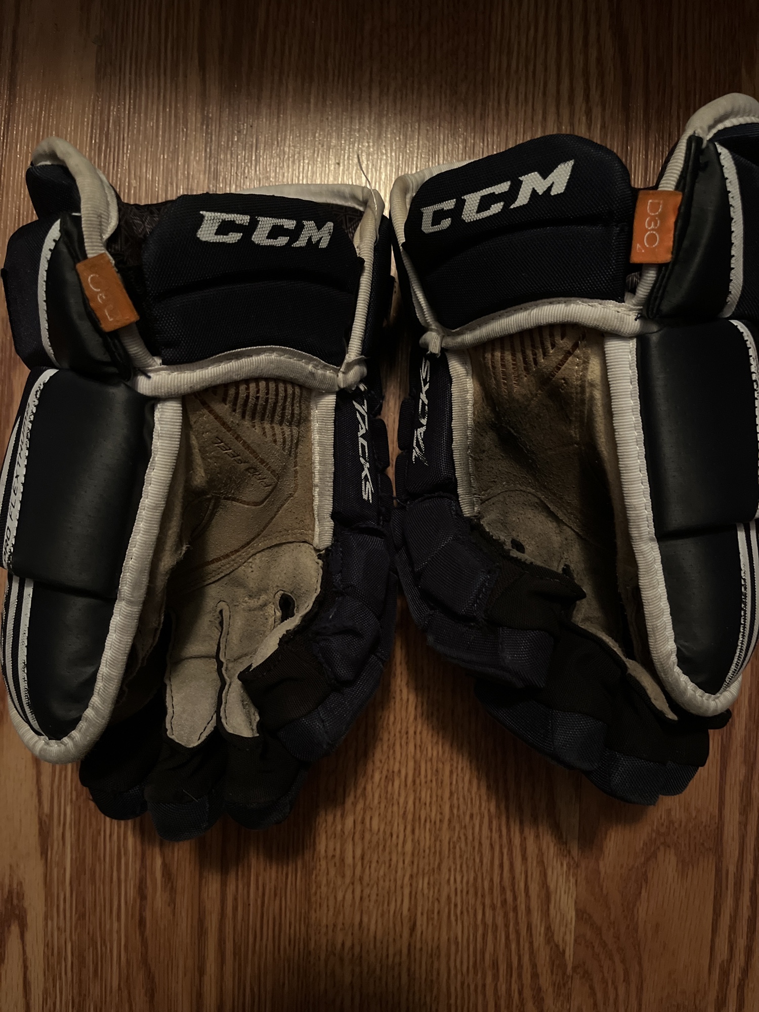 CCM 14" Tacks 4R2 Gloves SidelineSwap