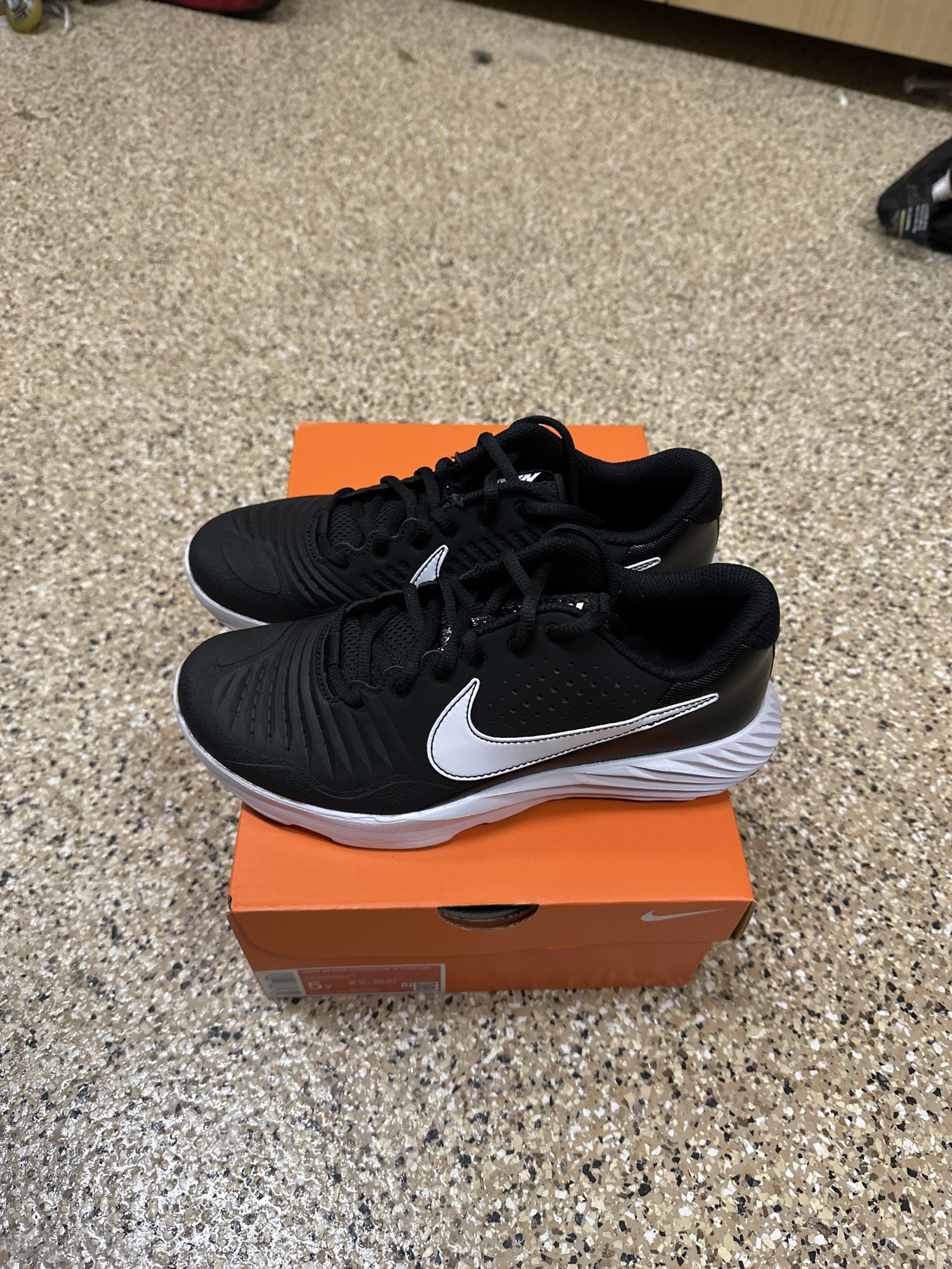 nike alpha huarache varsity 3 turf shoes