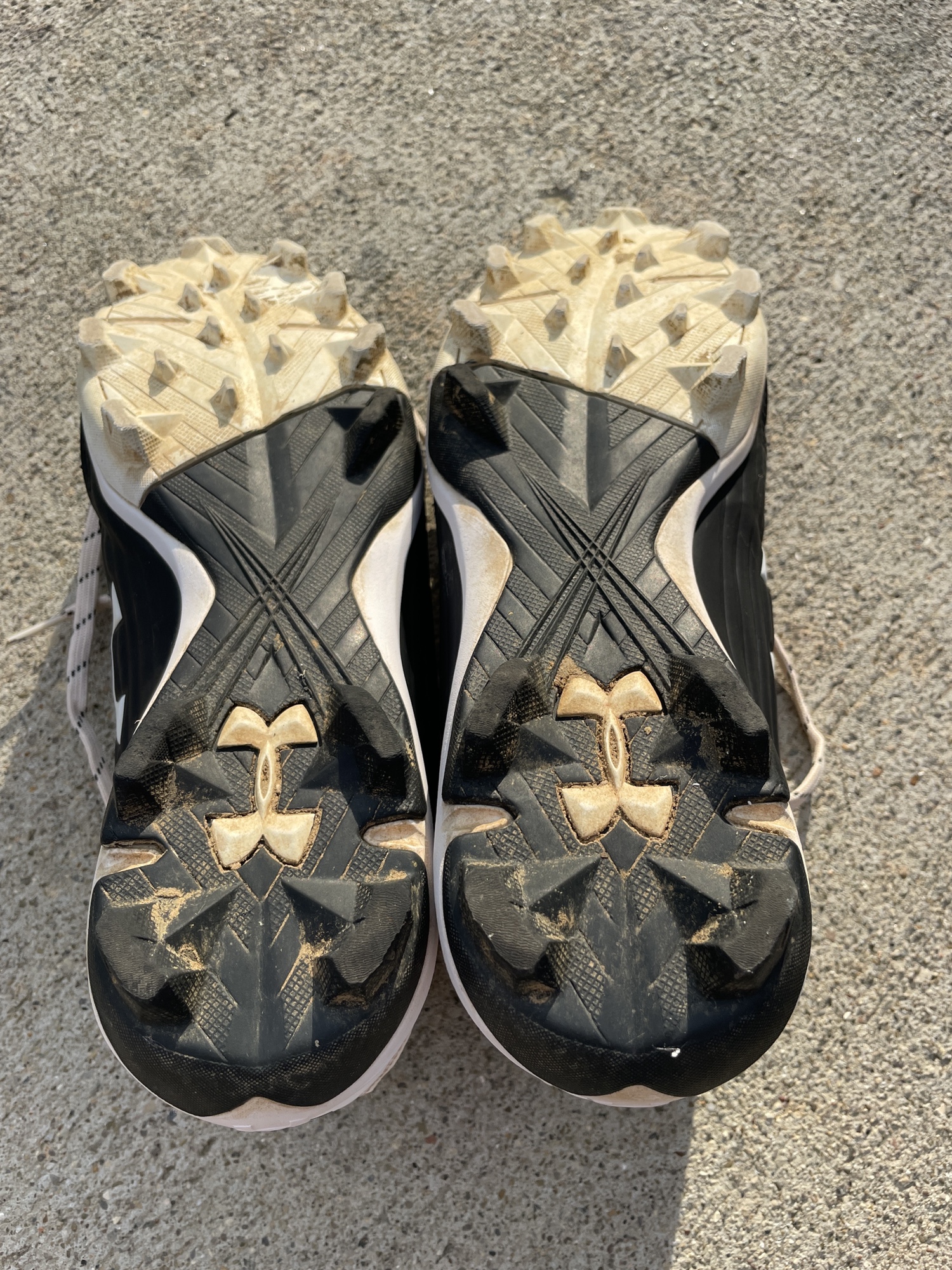 freak mid molded wide cleats
