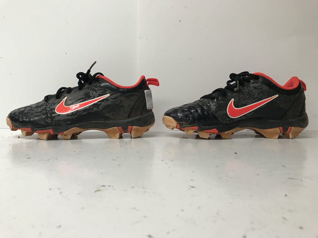 Used Nike Junior 04 Football Cleats SidelineSwap