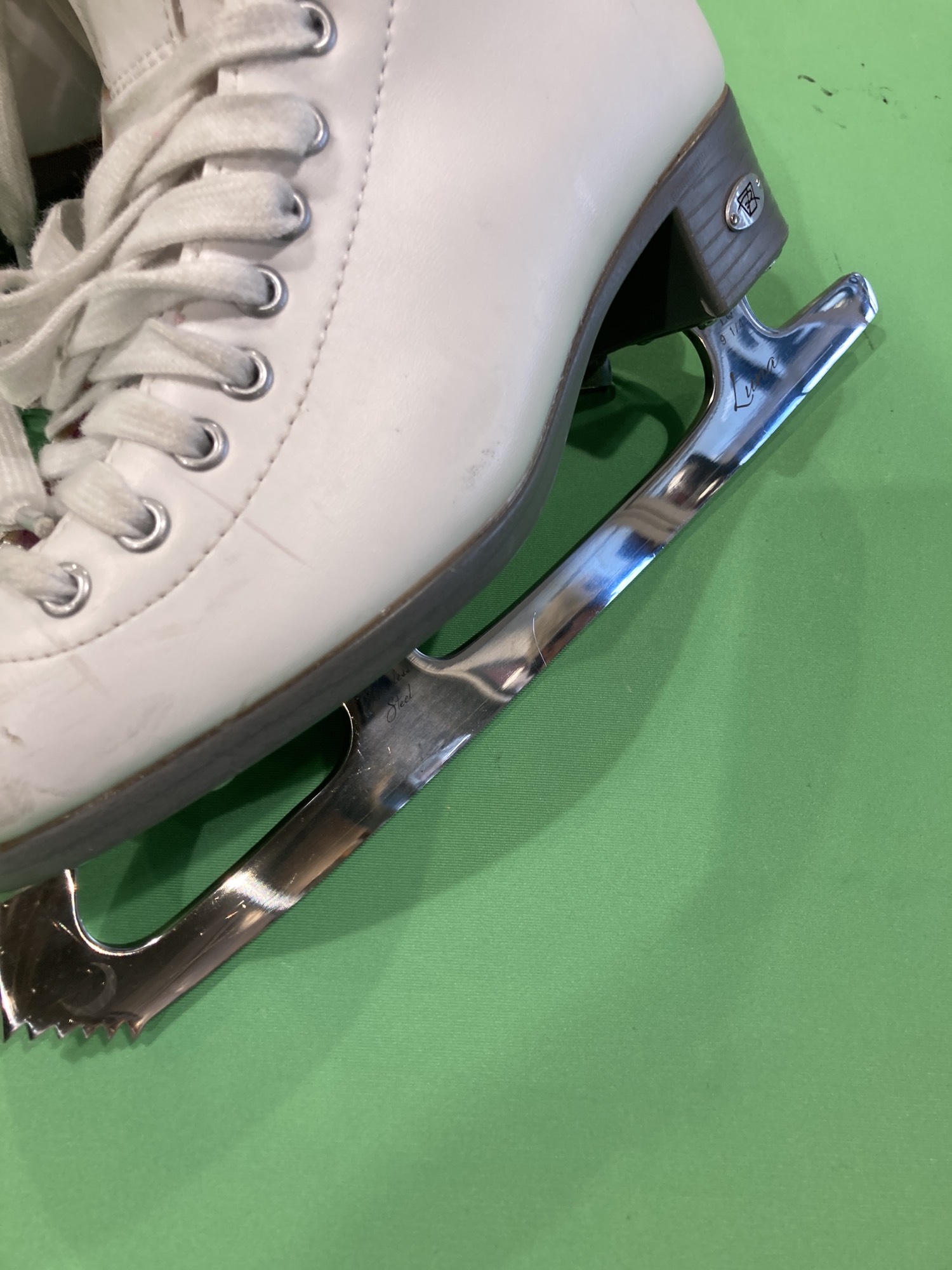 Used Riedell Figure Skates 4.0 SidelineSwap