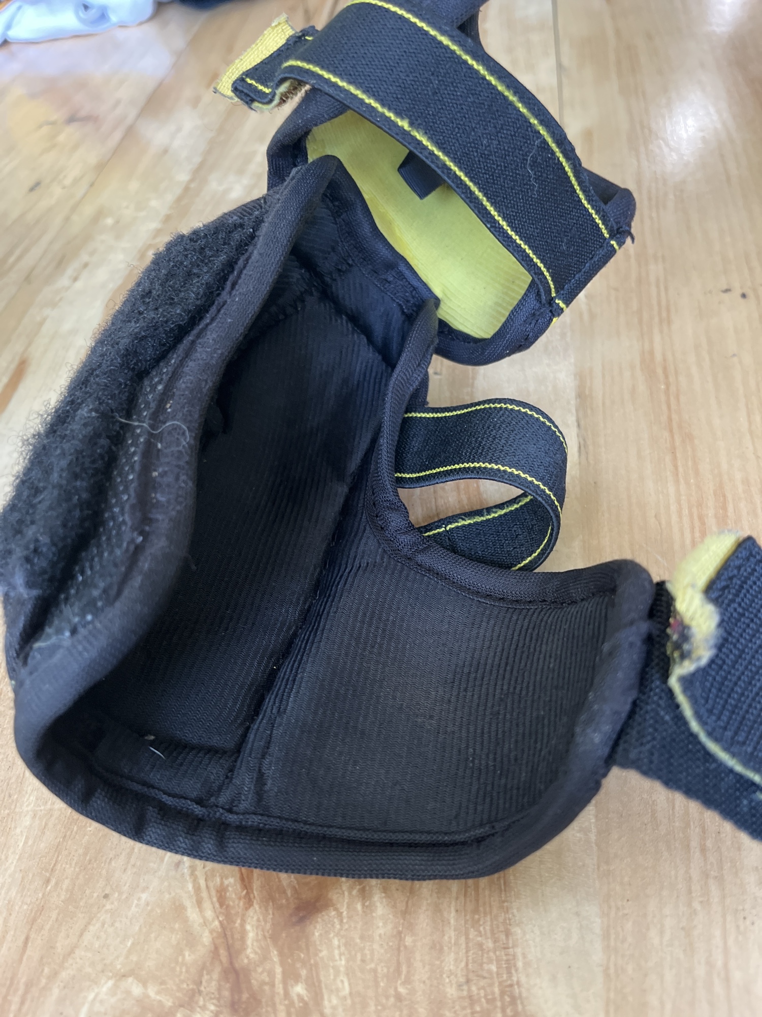 Used Small CCM Tacks 3092 Elbow Pads SidelineSwap