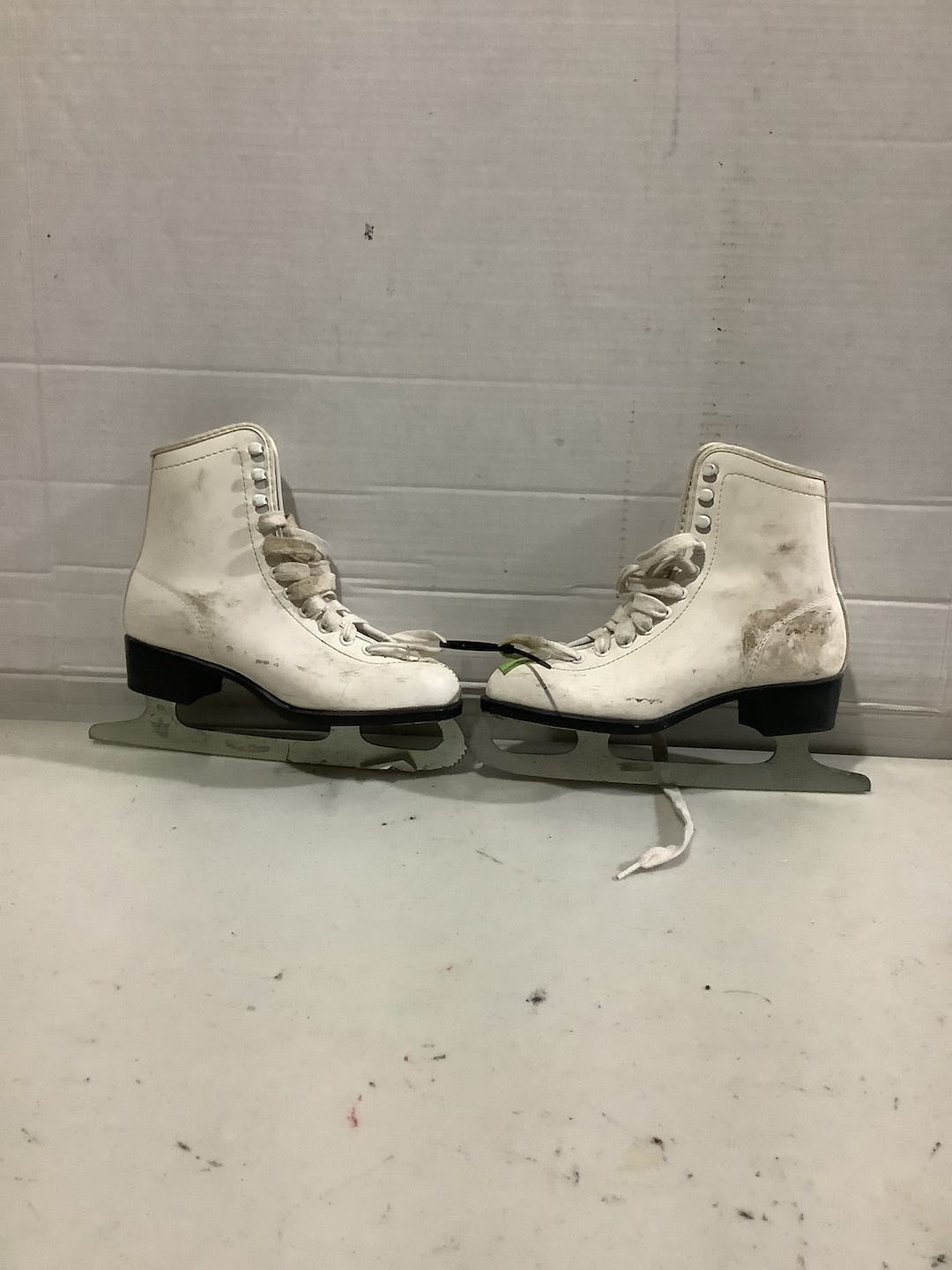 Used Figure Skates Senior 4.5 Women's Figure Skates SidelineSwap
