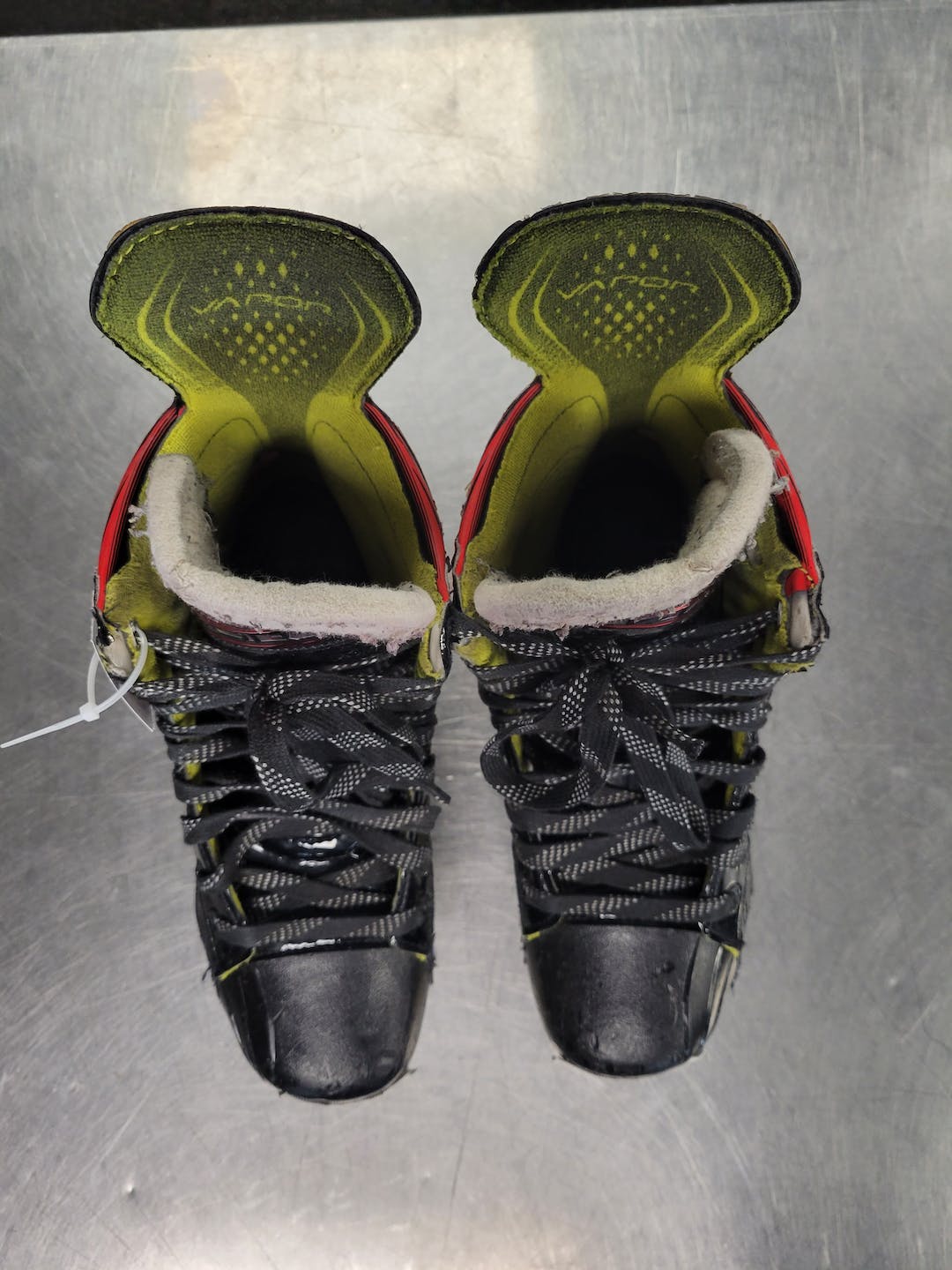 Used Bauer Vapor X2.9 Senior 5 Roller Hockey Skates SidelineSwap