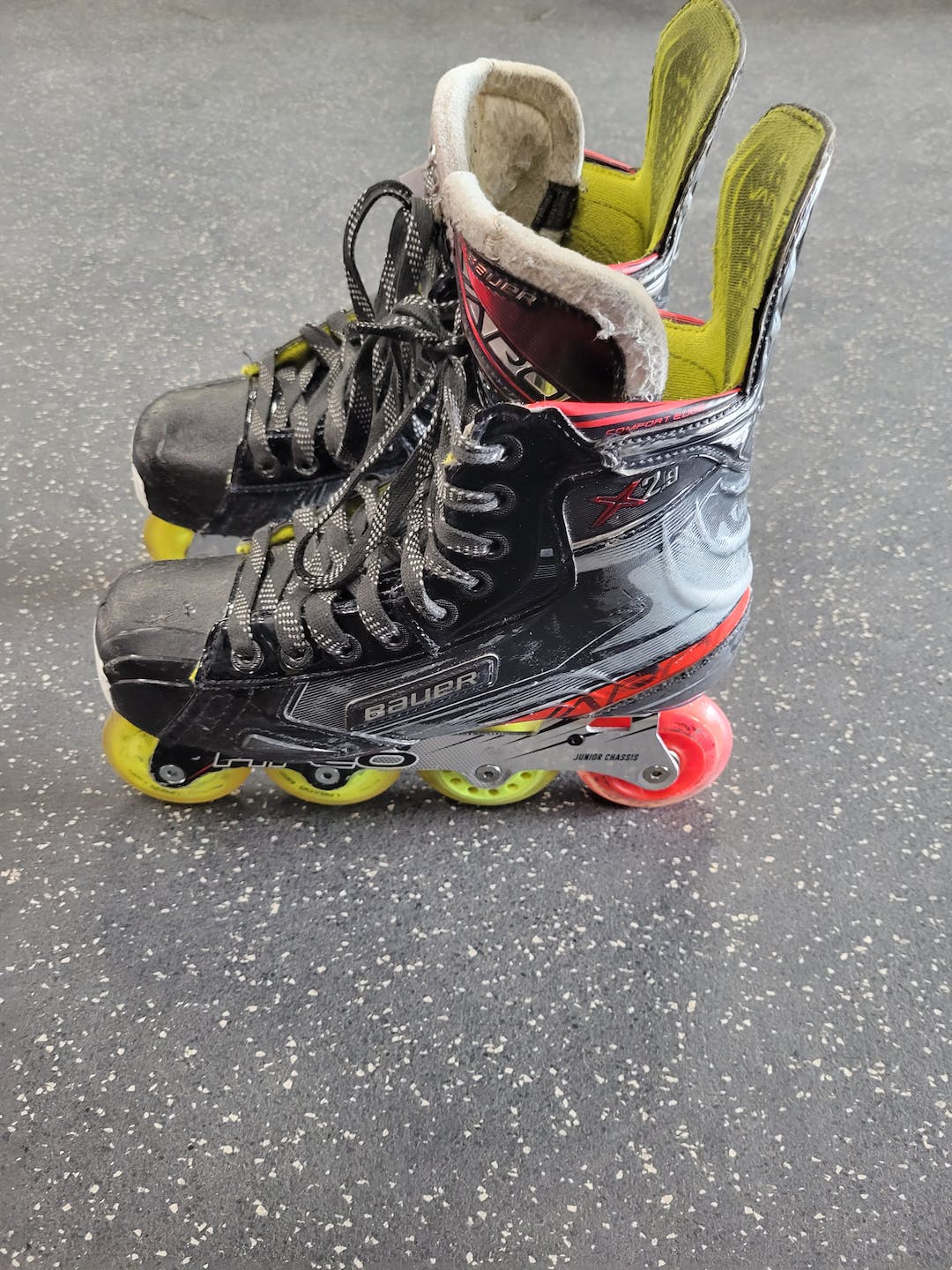 Used Bauer Vapor X2.9 Senior 5 Roller Hockey Skates SidelineSwap