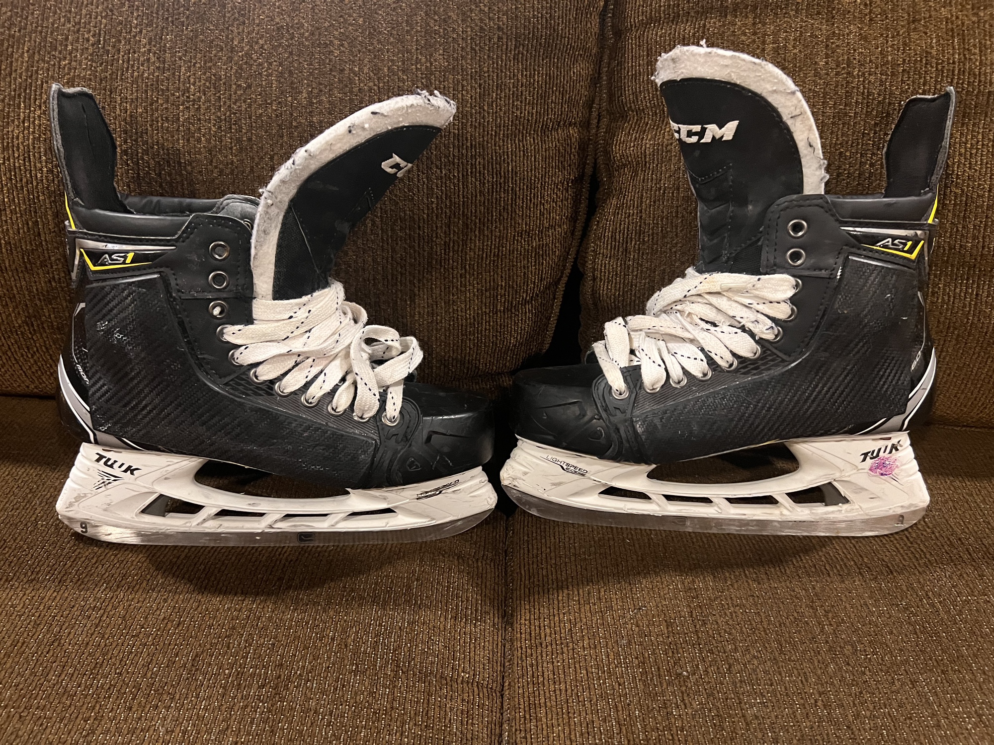 Used CCM Regular Width Pro Stock Size 10 Super Tacks AS1 Hockey Skates