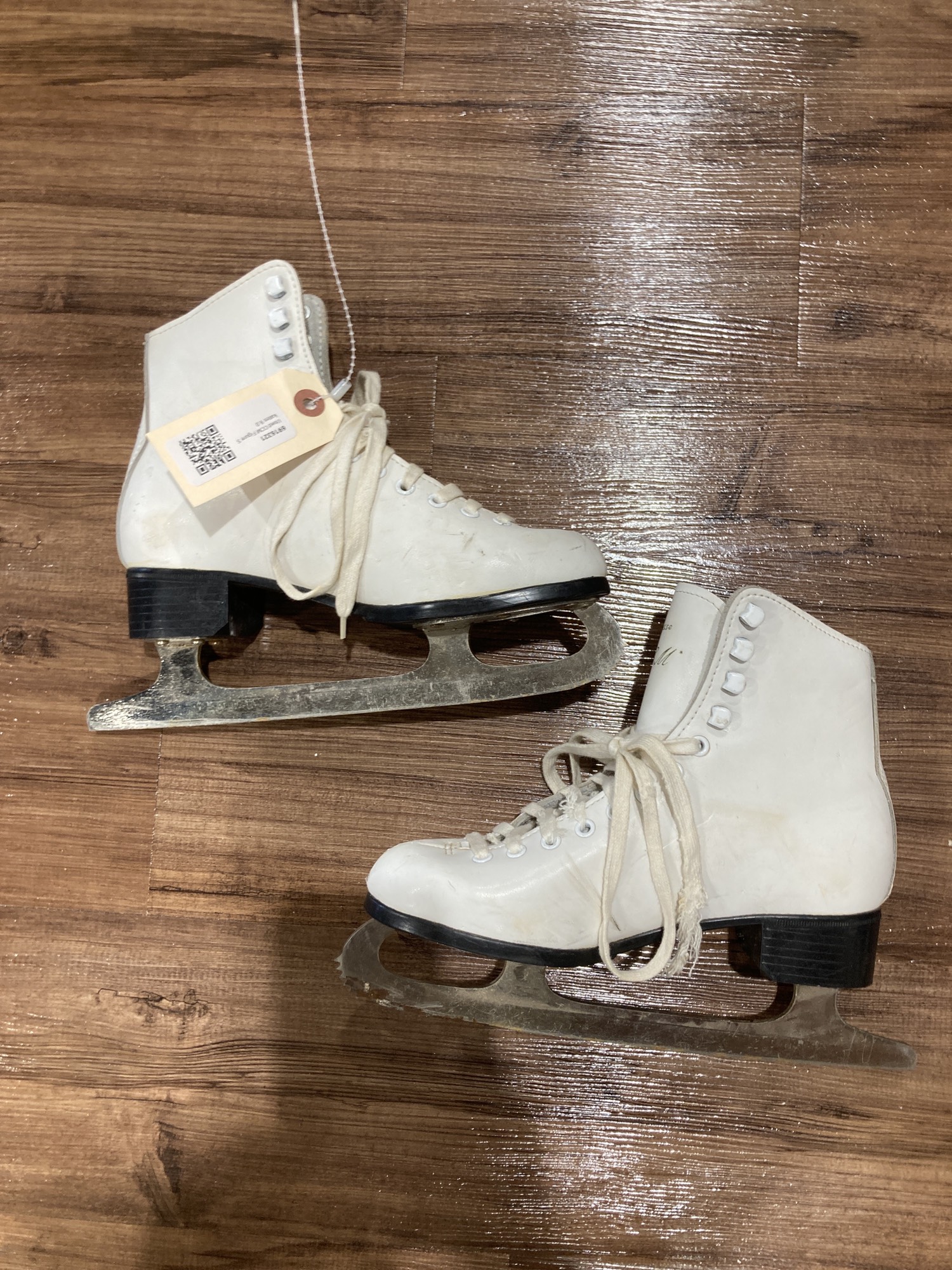 Used CCM Figure Skates 9.0 SidelineSwap
