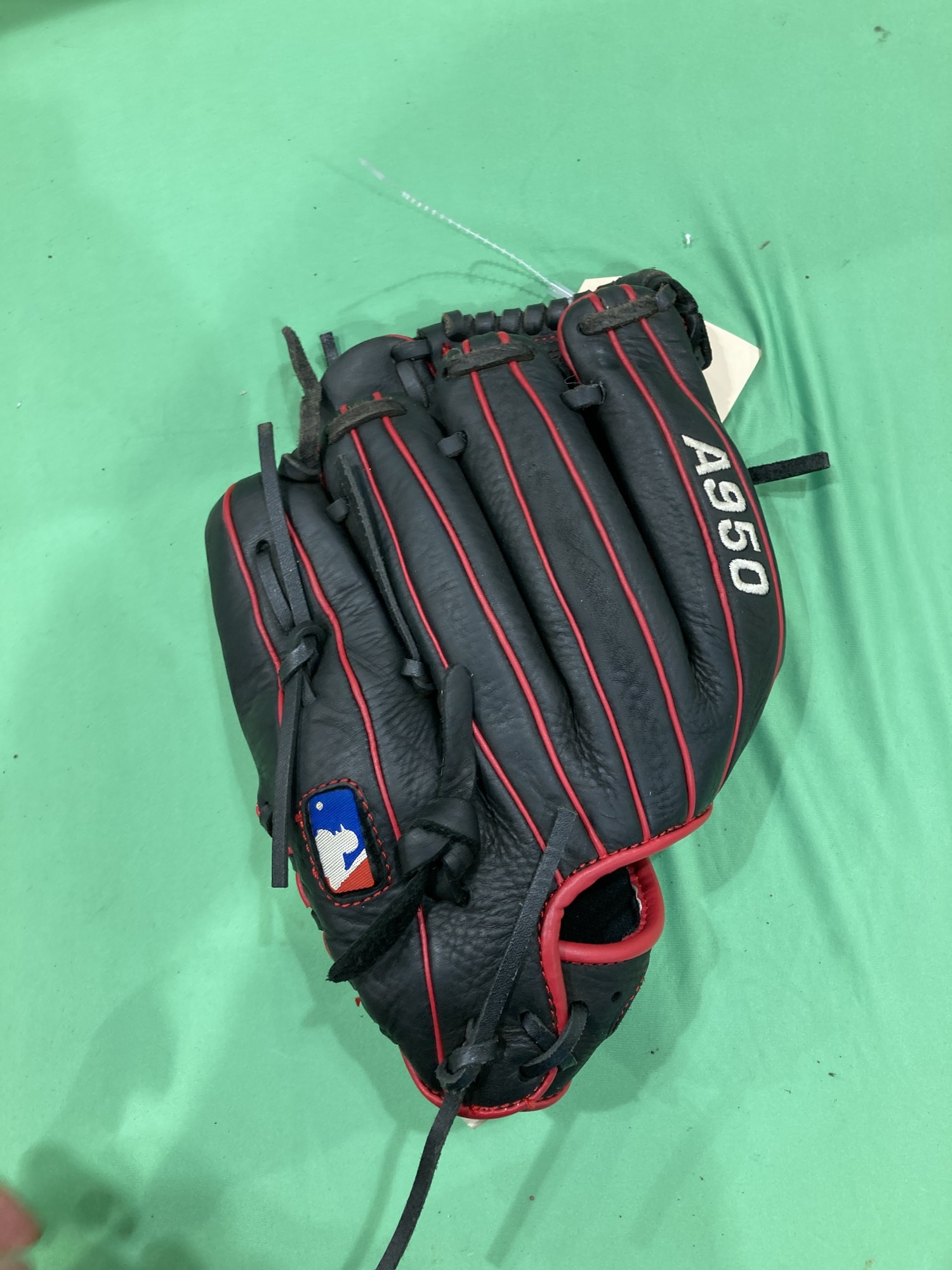 Used Wilson A950 Right Hand Throw Baseball Glove 11.5" SidelineSwap