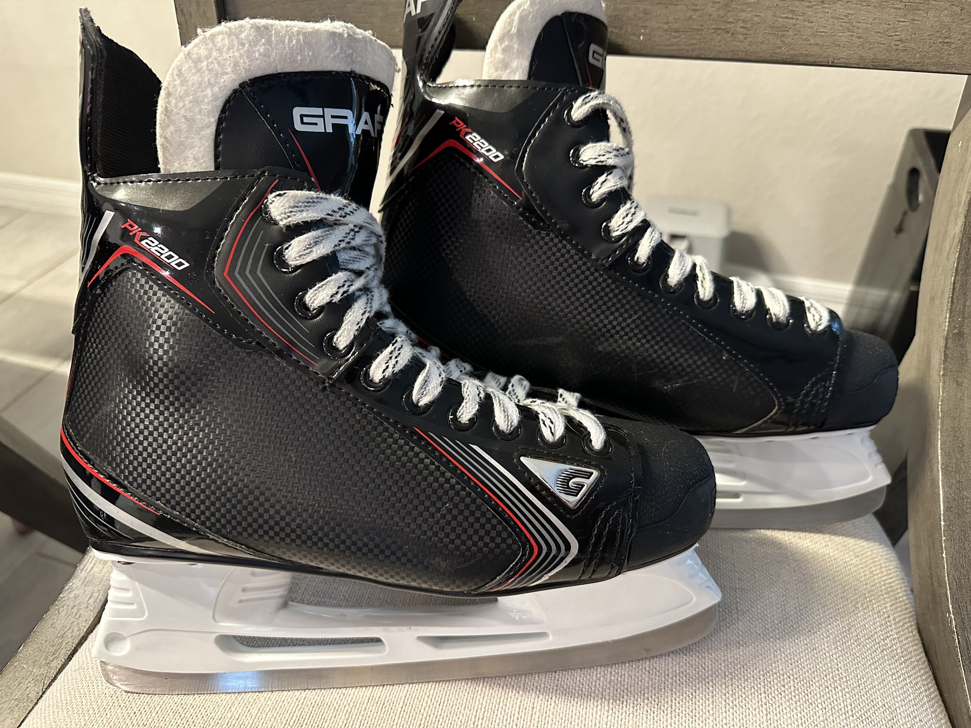 Used Graf Regular Width Size 10 PeakSpeed PK2200 Hockey Skates