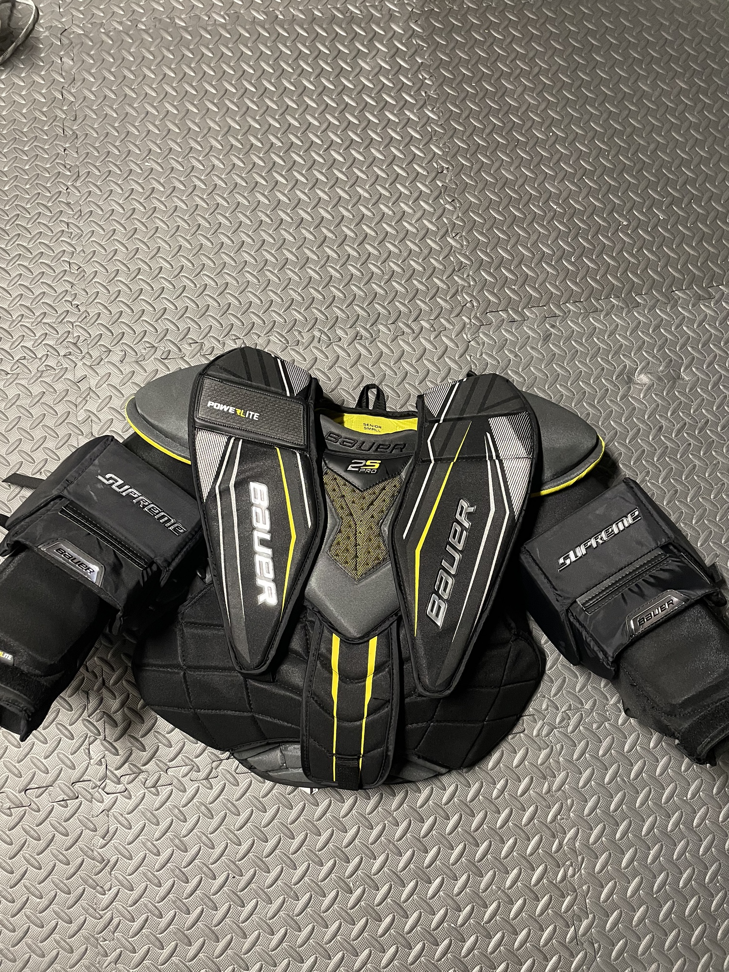 Almost New Small Bauer Supreme 2S Pro Goalie Chest Protector SidelineSwap