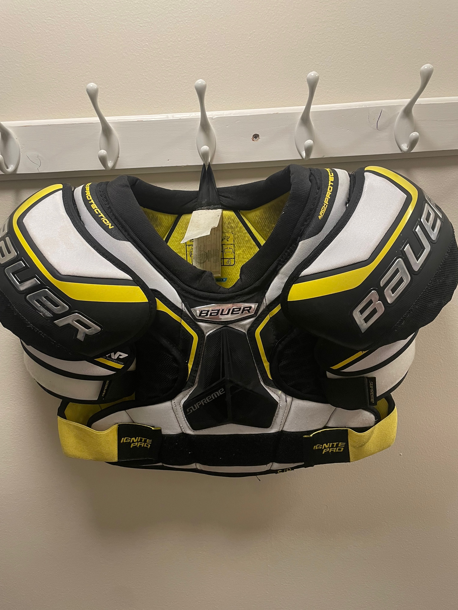 Used Small Bauer Supreme Ignite Pro Shoulder Pads SidelineSwap