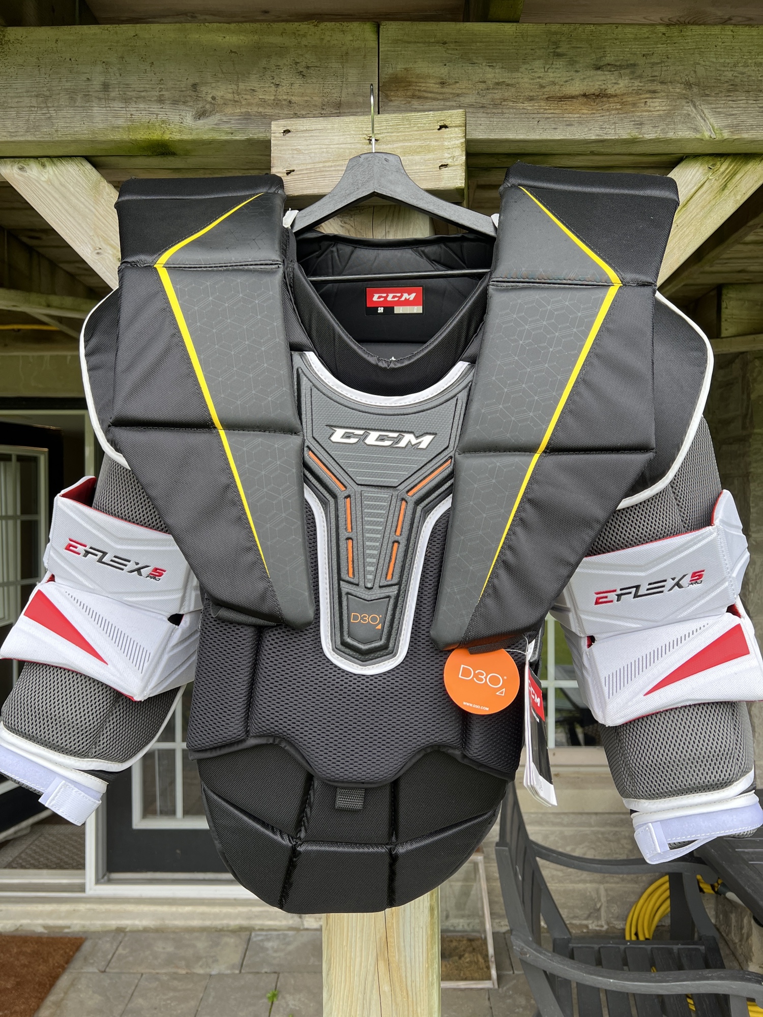 New Large CCM Axis pro Goalie Chest Protector With EFLEX 5 Arms