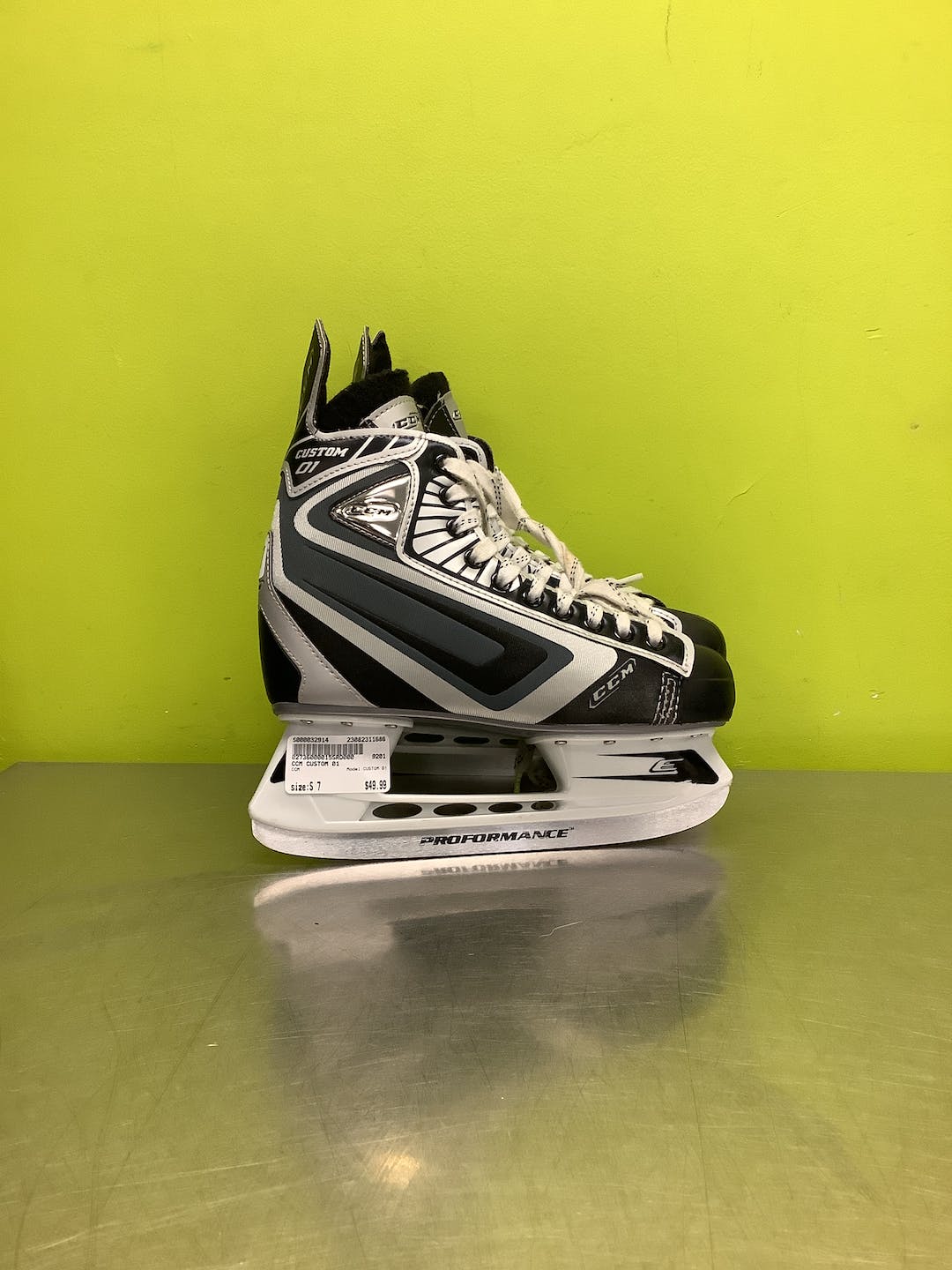 Used Ccm Custom 01 Senior 7 Ice Hockey Skates SidelineSwap