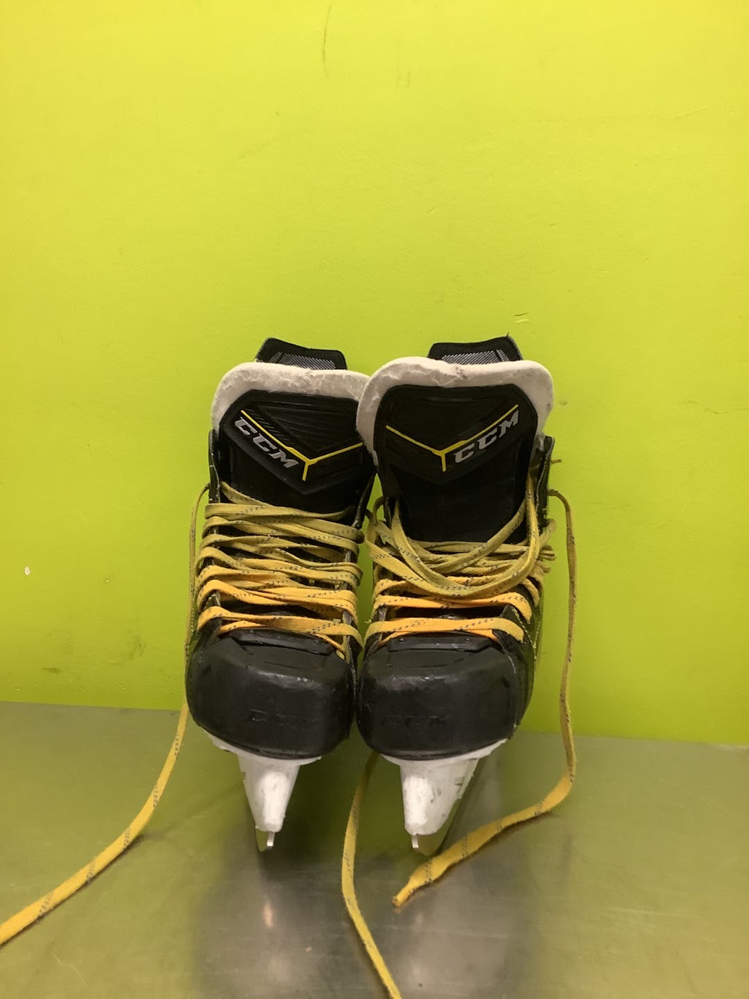 Used Ccm Super Tacks 9380 Intermediate 4.0 Ice Hockey Skates SidelineSwap