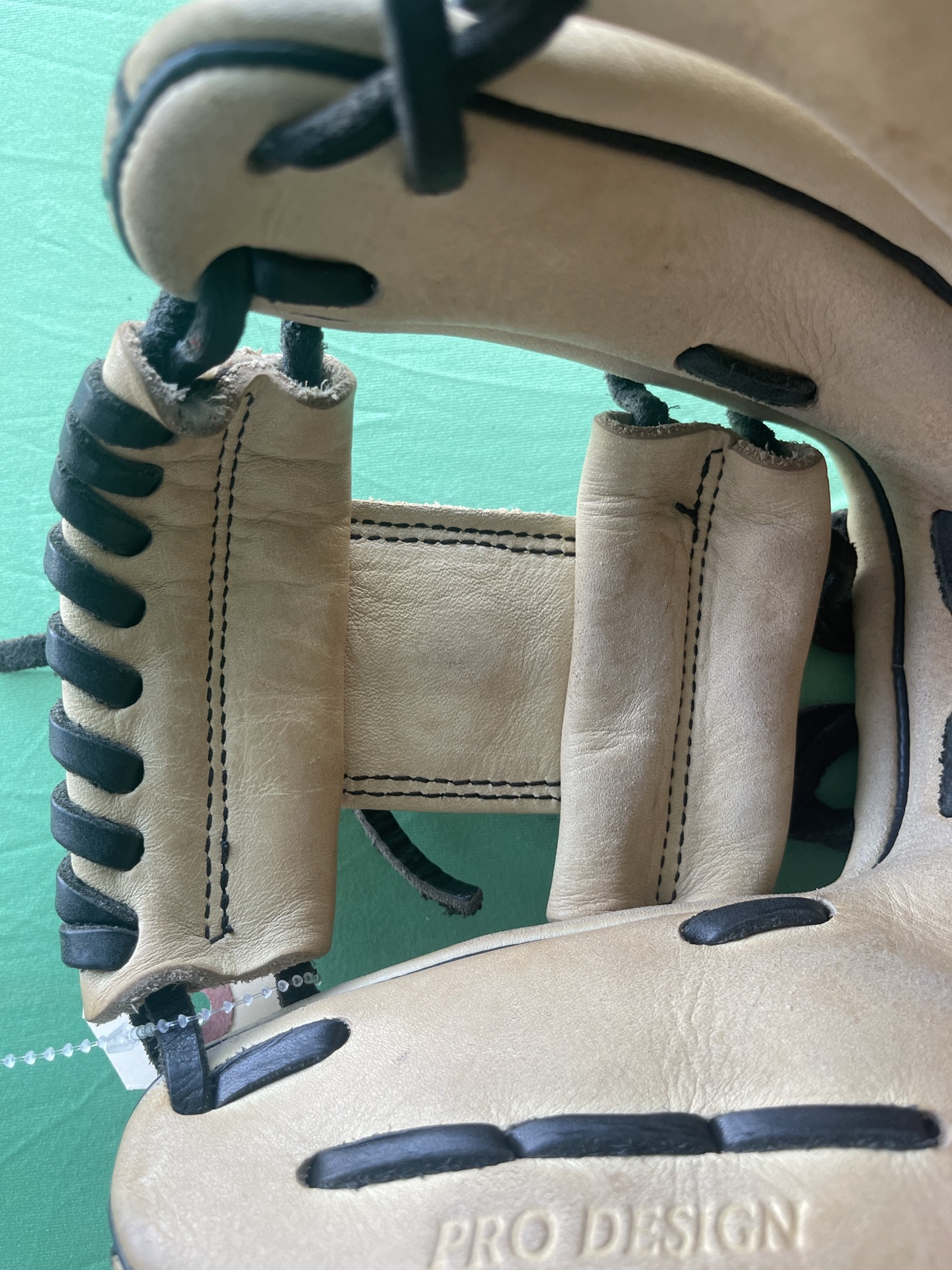 Tan Used Rawlings Gg elite Right Hand Throw Infield Baseball Glove 11.5