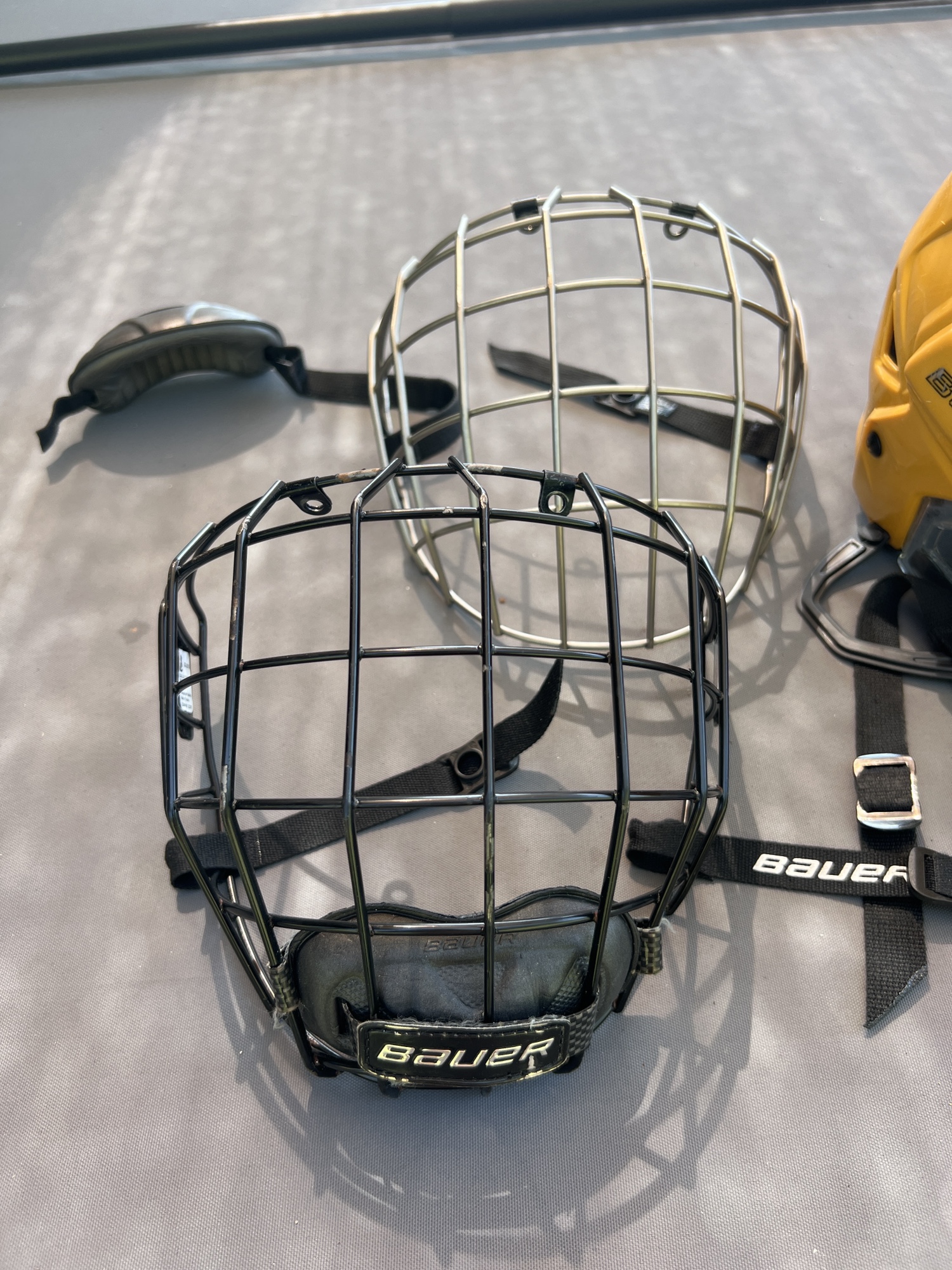 Bauer ReAkt 200 Helmet/ Titanium Cage/ Black Cage SidelineSwap