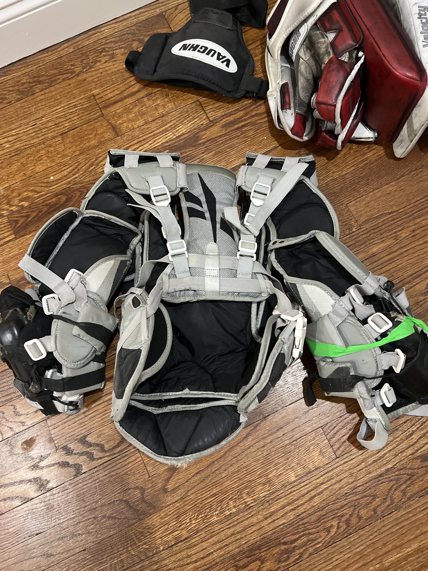 Medium Reebok 6K Goalie Chest Protector SidelineSwap
