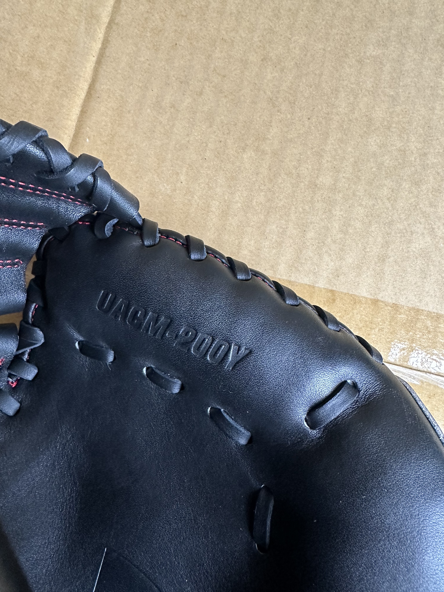 New Under Armour 31.5" UACM200Y Youth Deception Catcher's Mitt SidelineSwap