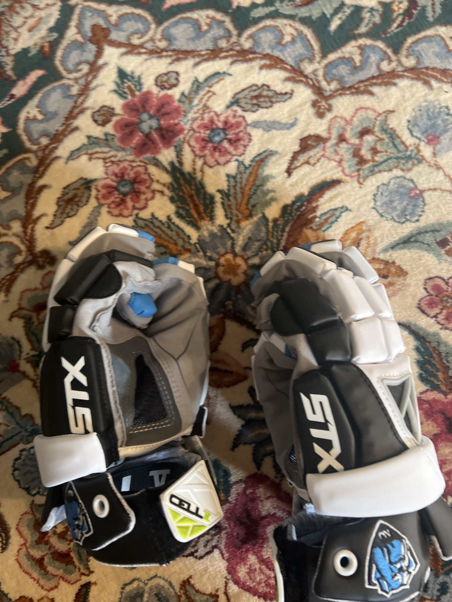 New Player's STX Large Cell V Lacrosse Gloves SidelineSwap