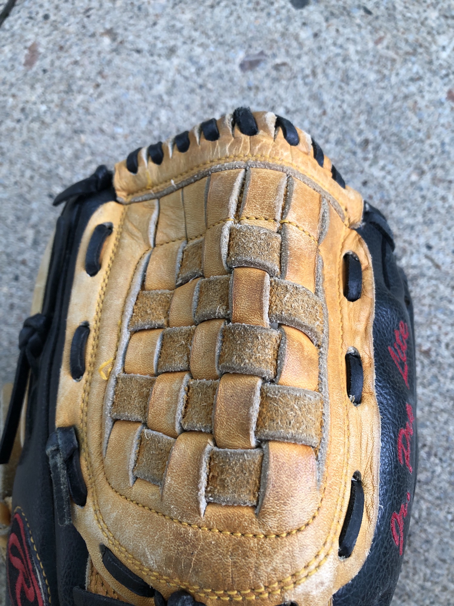 Used Rawlings Left Hand Throw Pitcher Baseball Glove 11.25" SidelineSwap