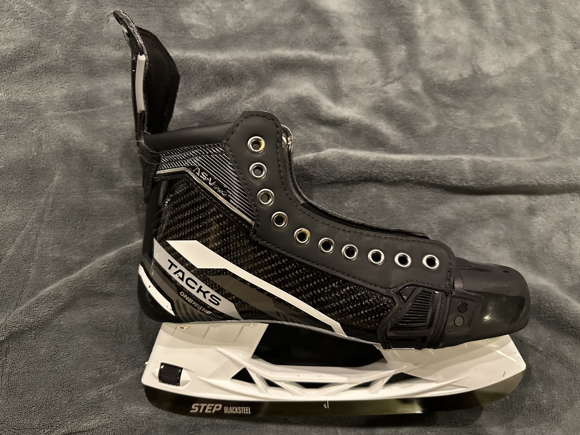 CCM Custom Size 9.5 ASV Pro Hockey Skates SidelineSwap