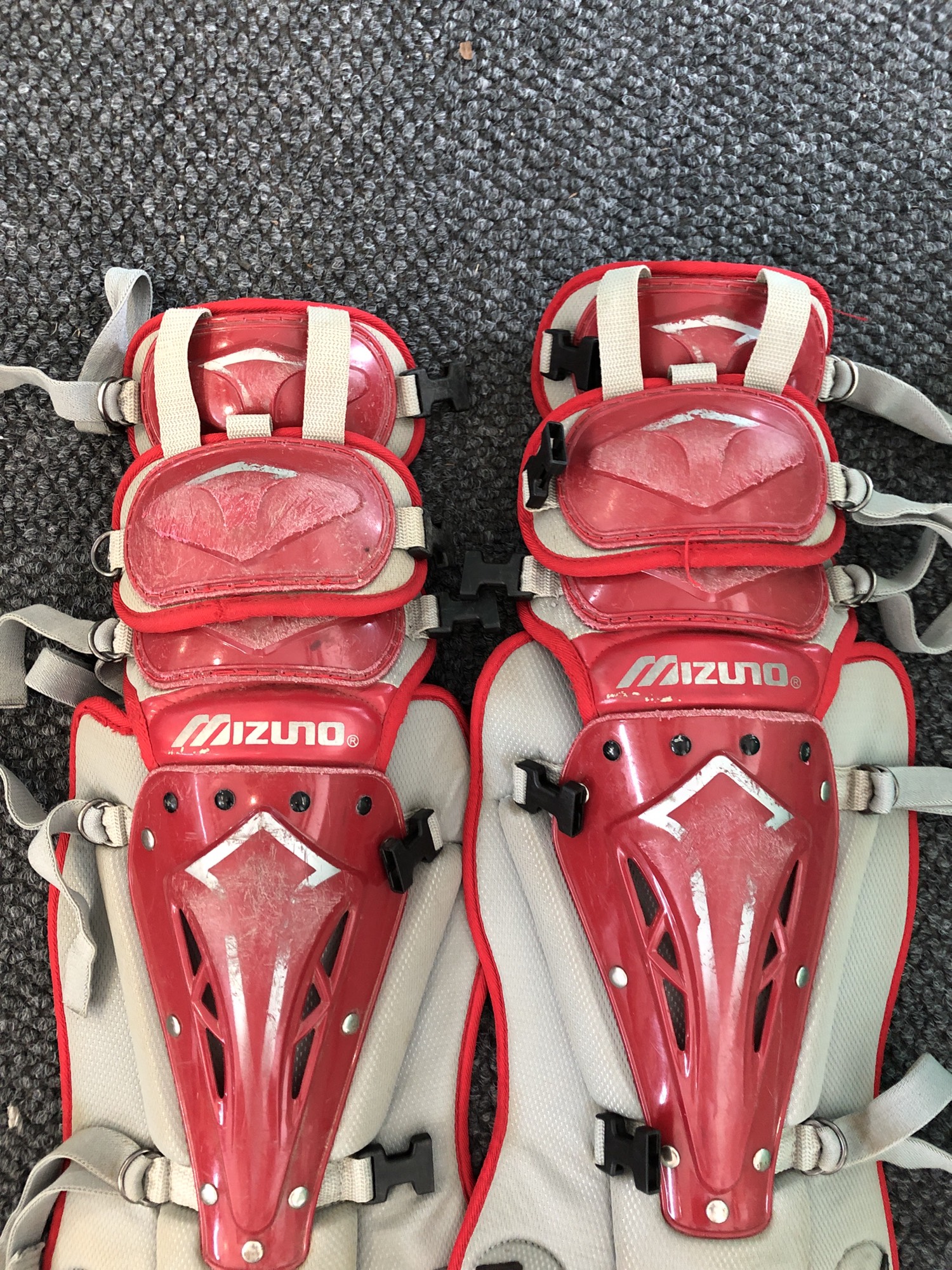 Used Mizuno Catcher's Leg Guard SidelineSwap