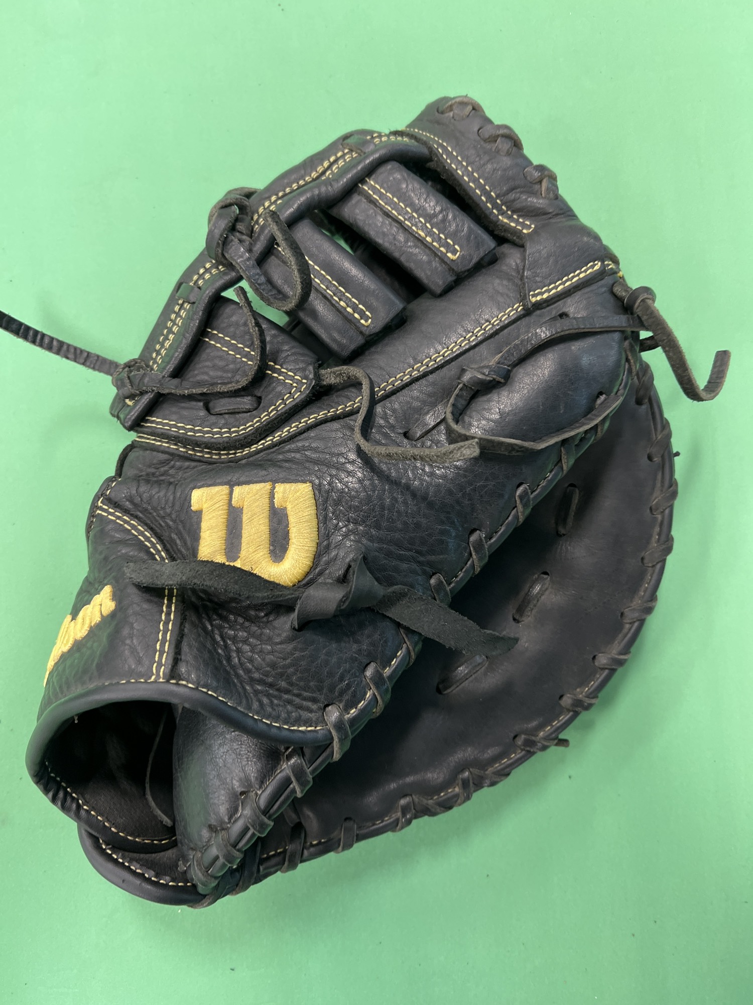 Used Wilson A950 Right Hand Throw First Base Baseball Glove 12