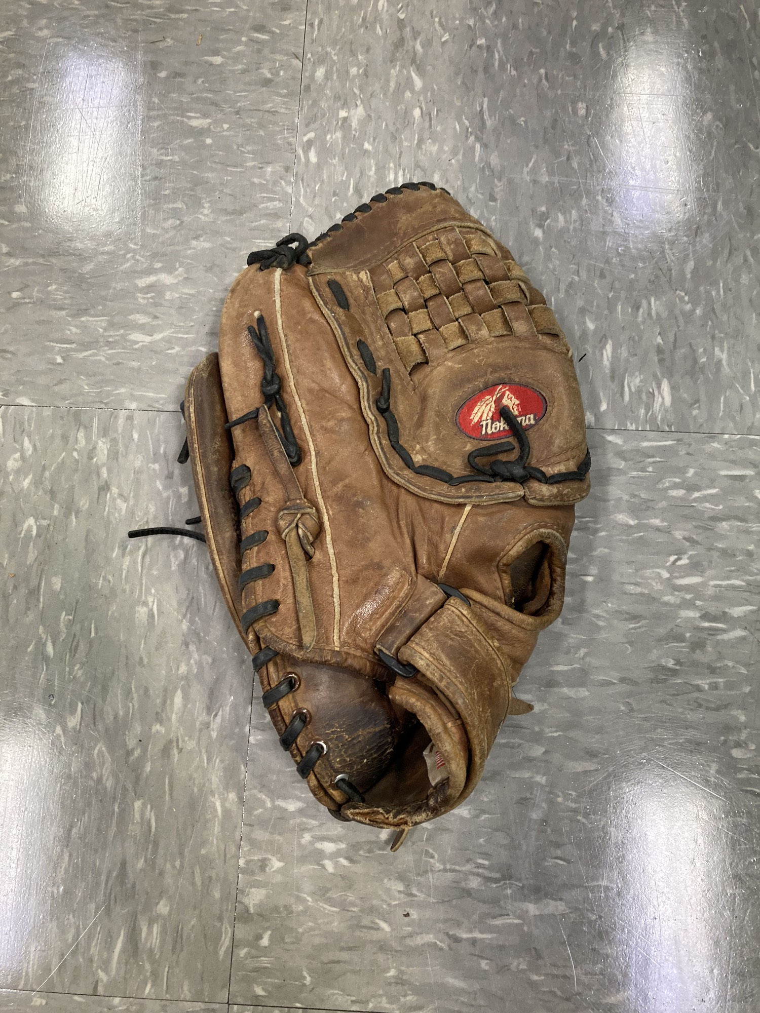 Used Nokona Buckaroo Left Hand Throw Outfield Baseball Glove 13