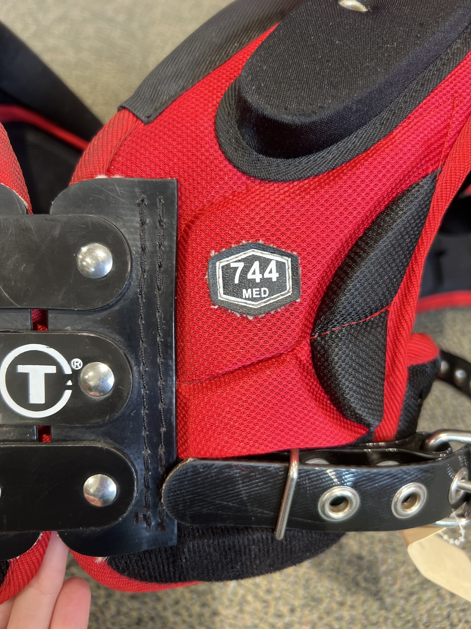 TAG Alt 2 Youth Medium Shoulder Pads SidelineSwap